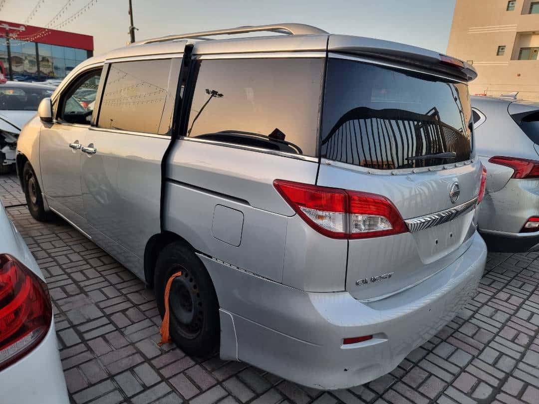 Nissan Quest 2012 thumbnail 2