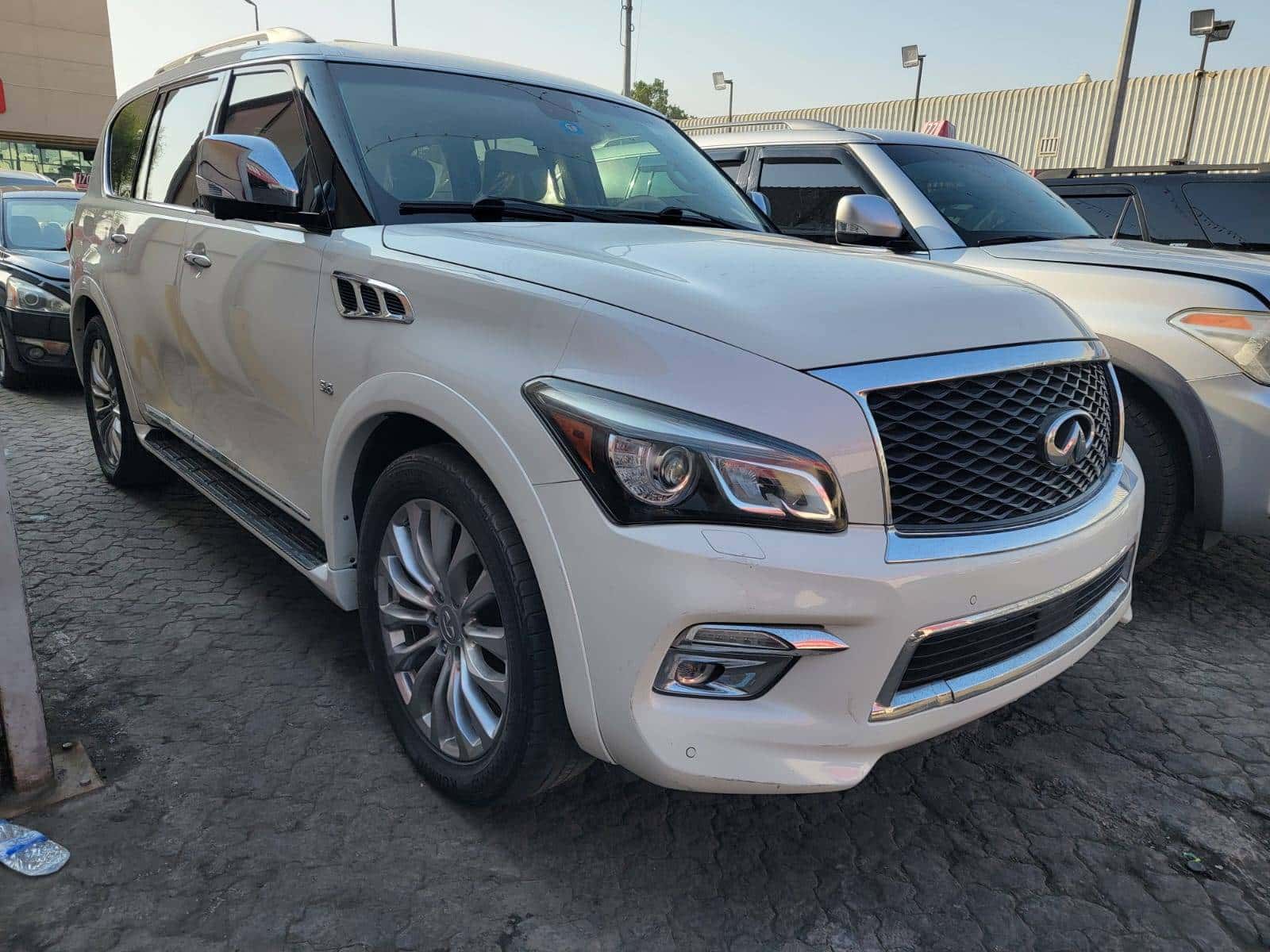 INFINITI QX80 2015 thumbnail 4