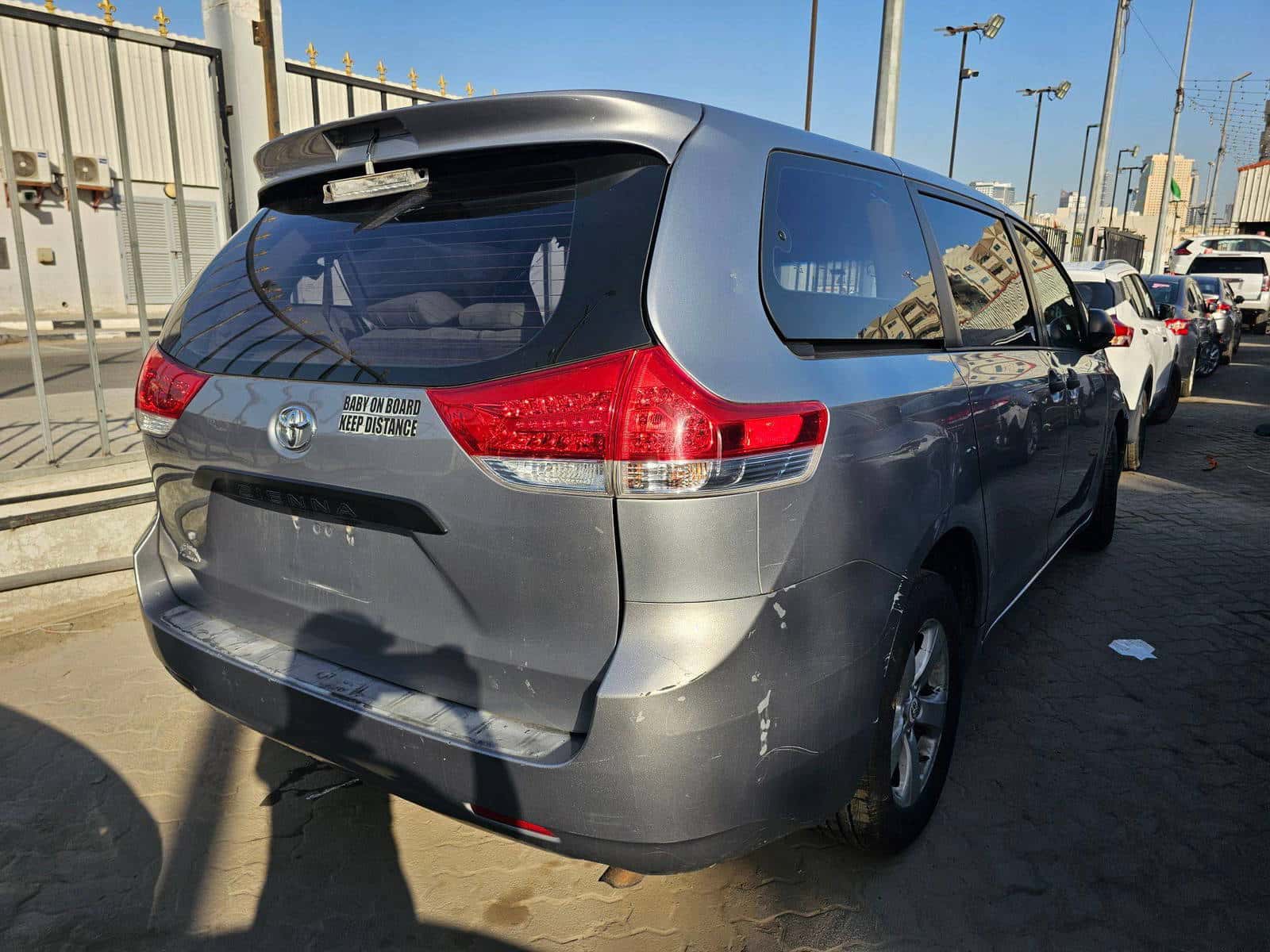 TOYOTA SIENNA 2011 thumbnail 2