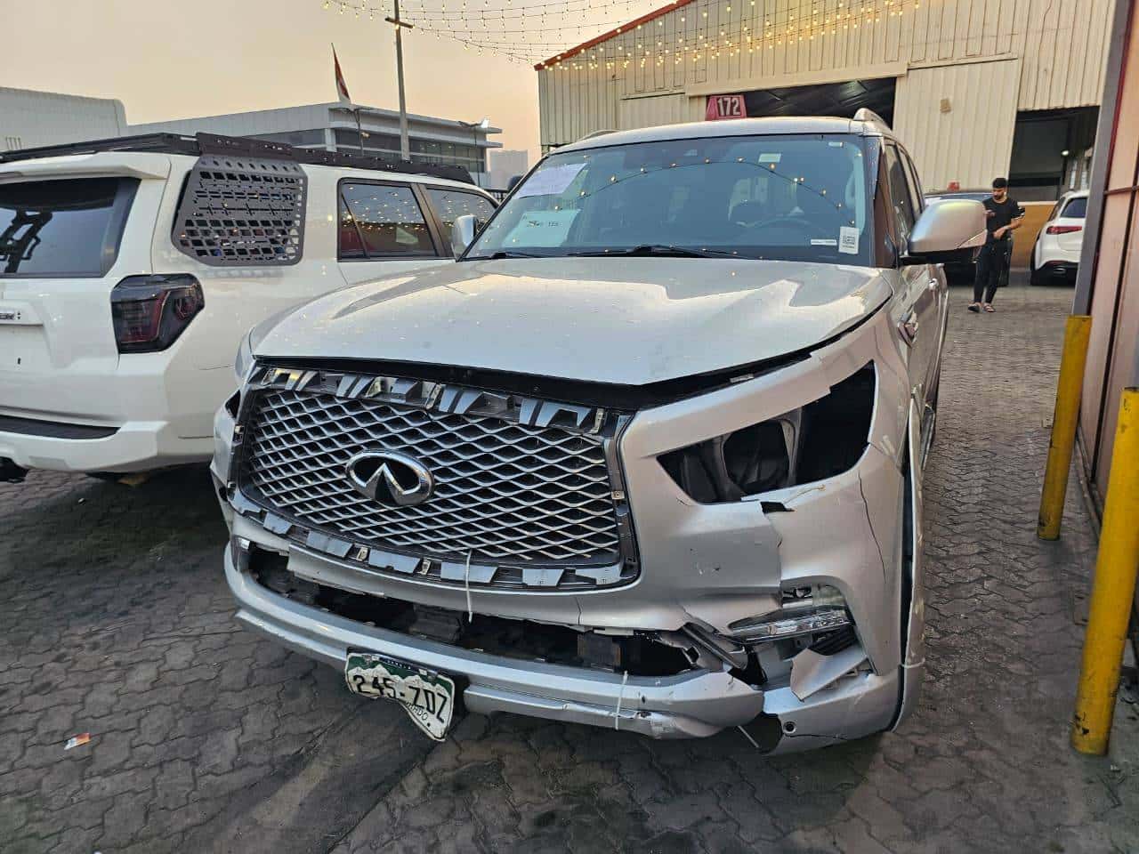 INFINITI QX80 2019 thumbnail 2