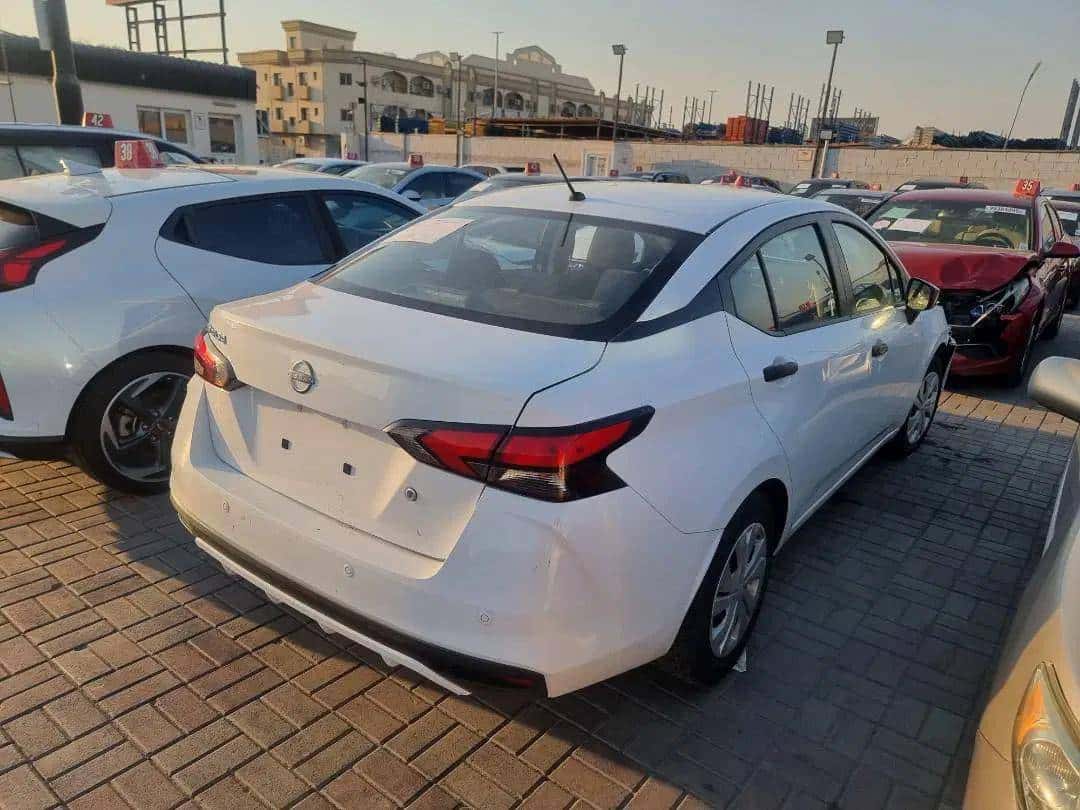 Nissan Versa 2023 thumbnail 5