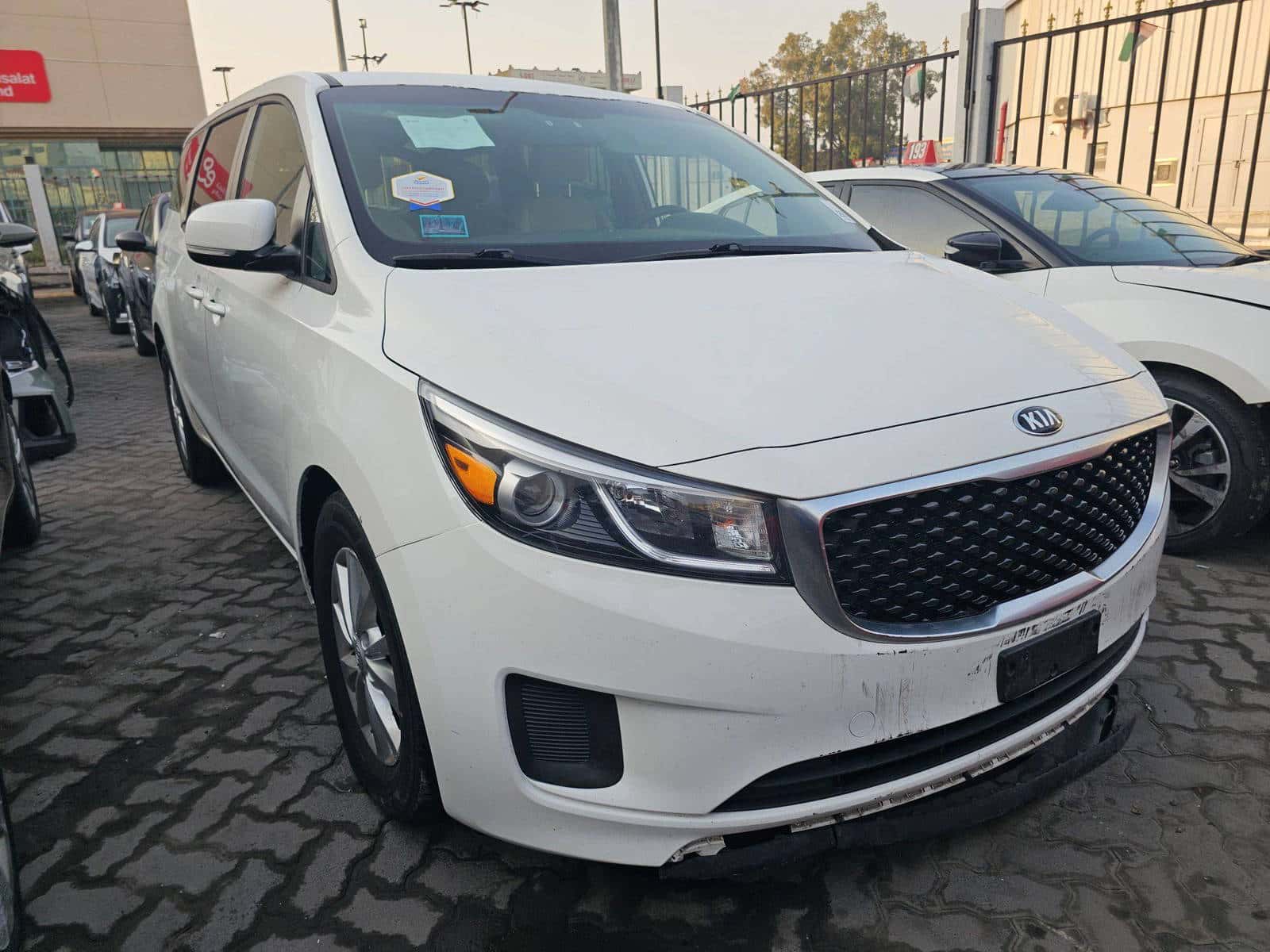 KIA SEDONA 2017 thumbnail 3