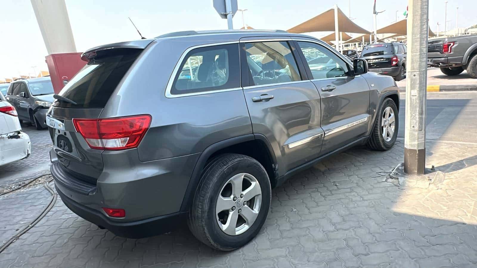 Jeep GRAND CHEROKEE LAREDO 2013 thumbnail 4
