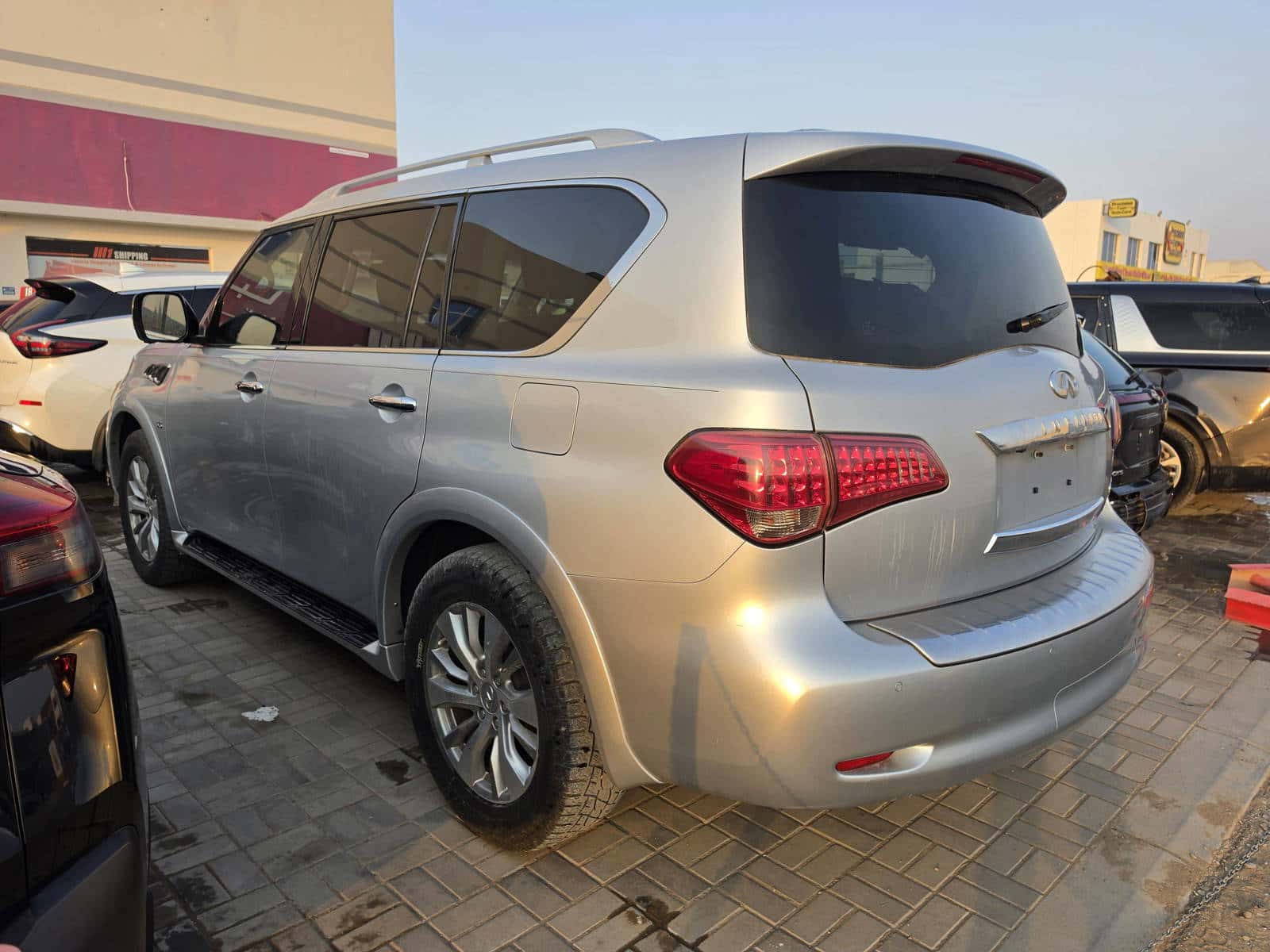 INFINITI QX80 2017 thumbnail 5