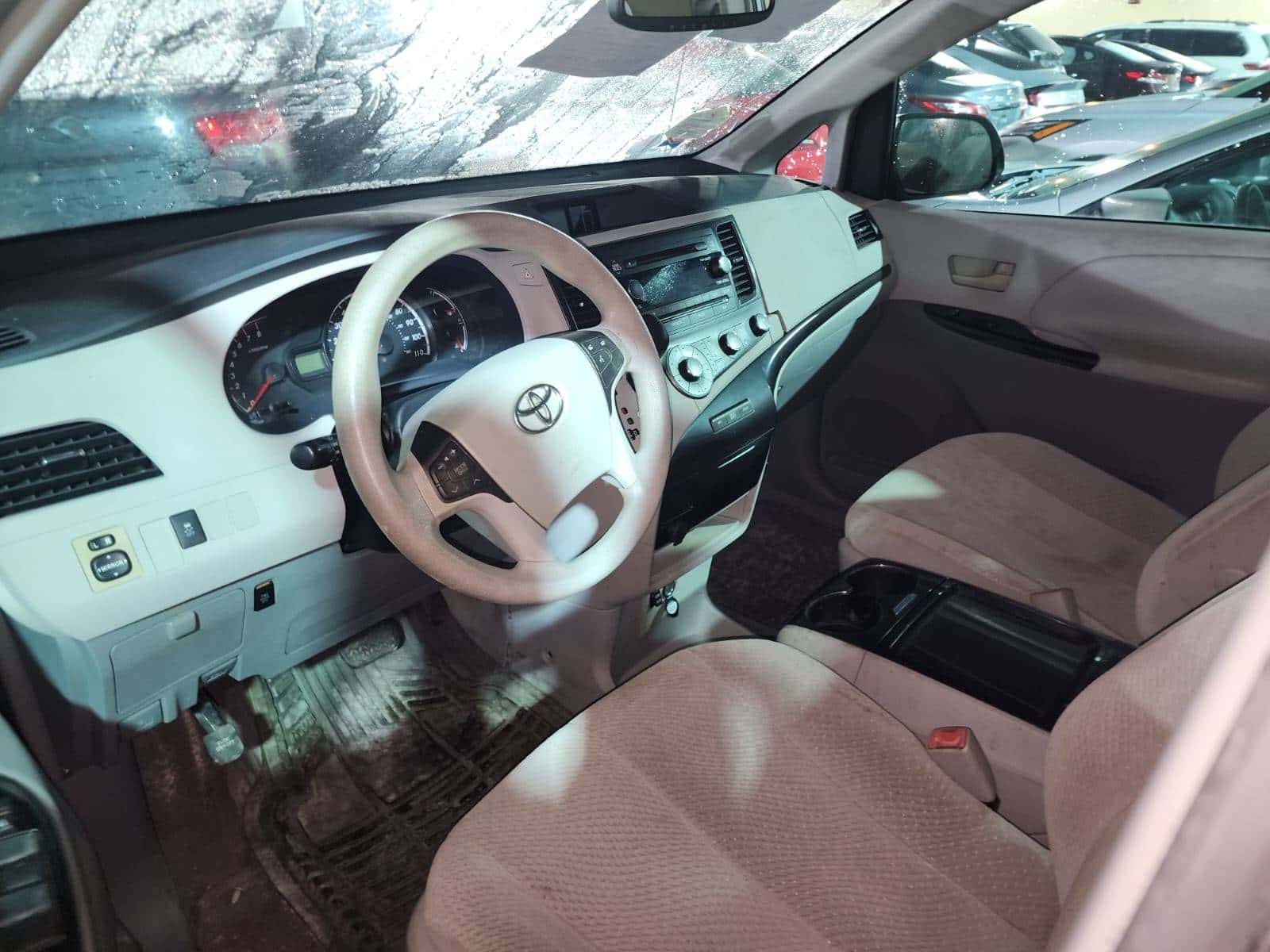 TOYOTA SIENNA 2011 thumbnail 7