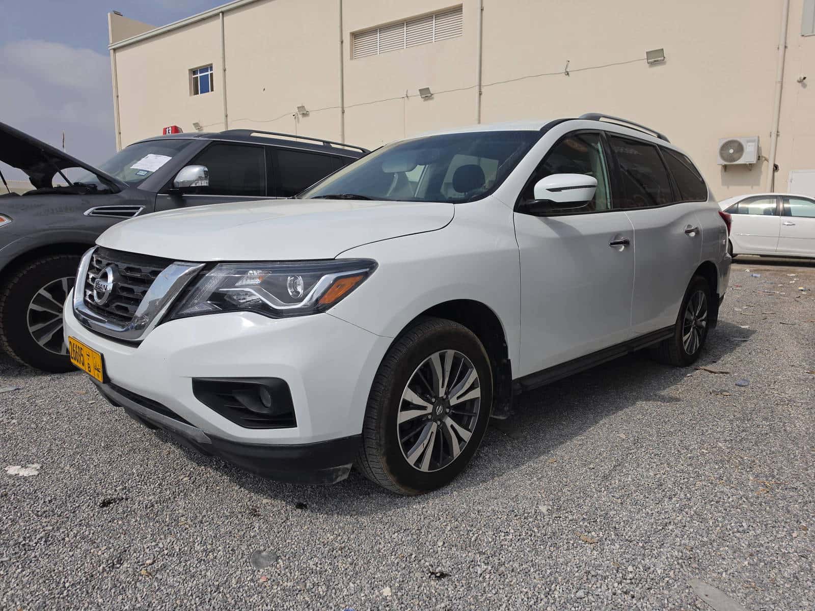 Nissan Pathfinder 2017 thumbnail 3