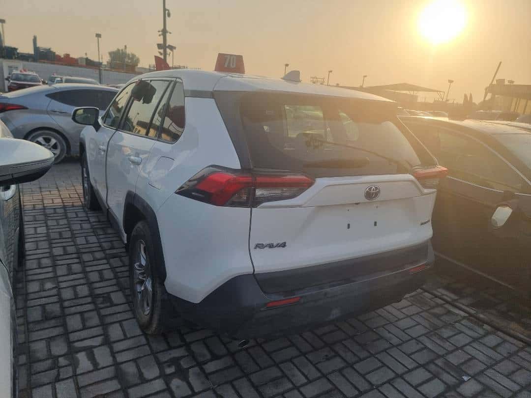 Toyota RAV4 2024 thumbnail 5