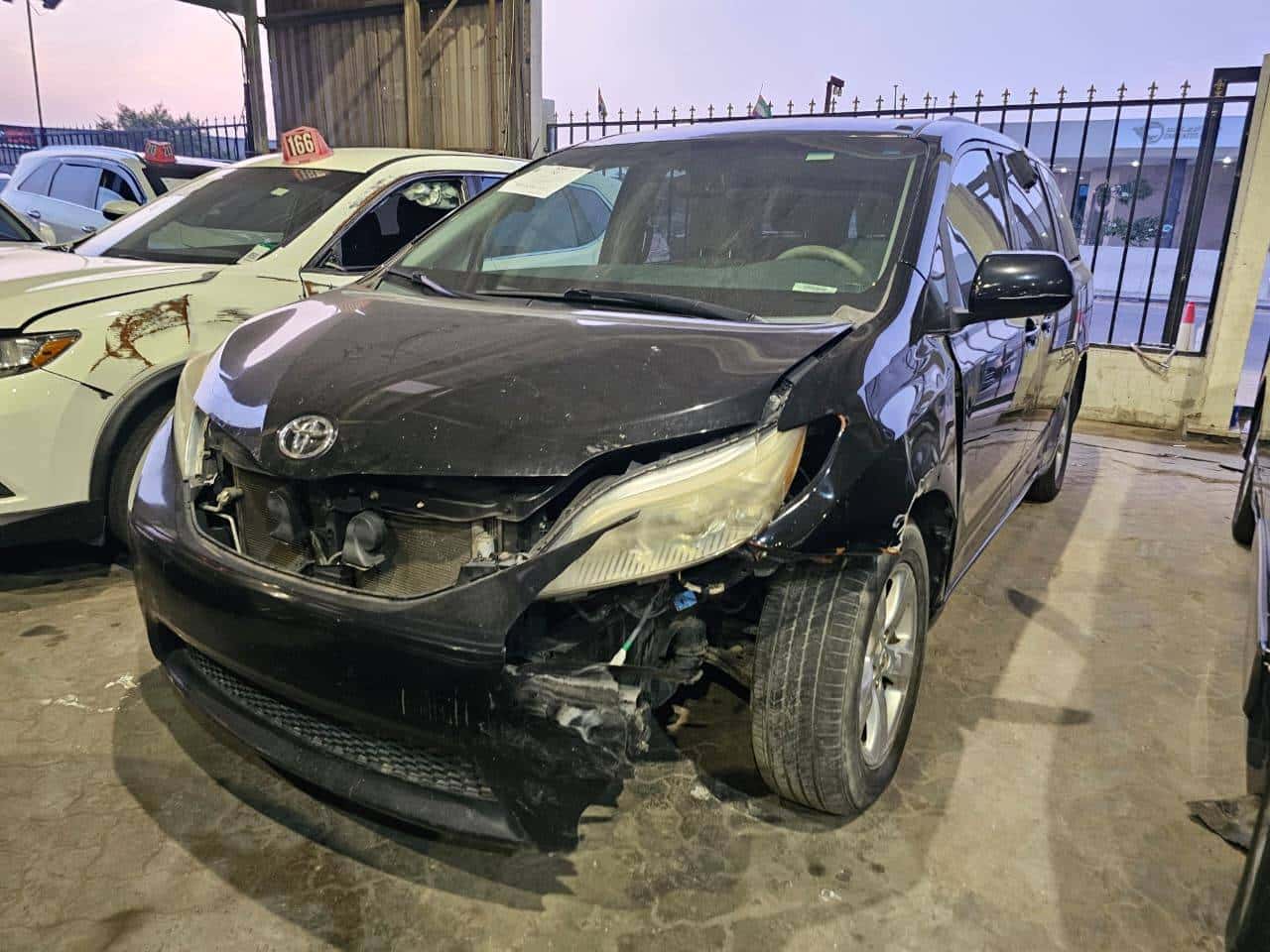 TOYOTA SIENNA 2013 thumbnail 2