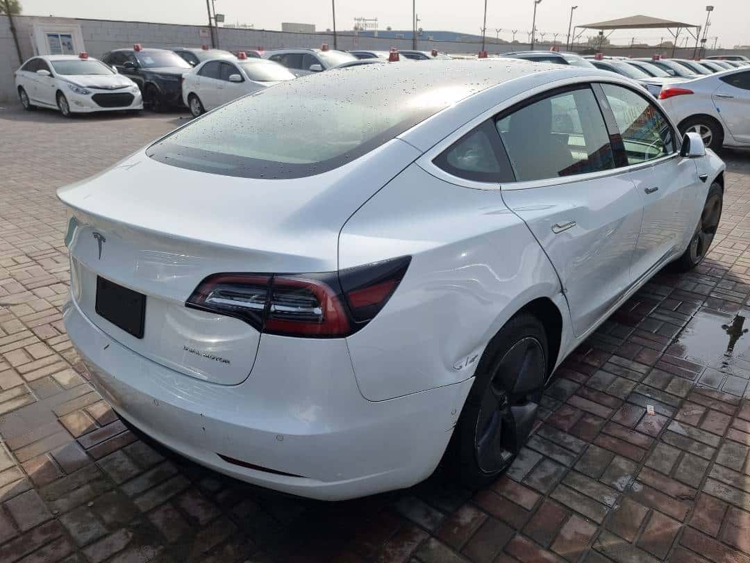 TESLA MODEL 3 - Exterior