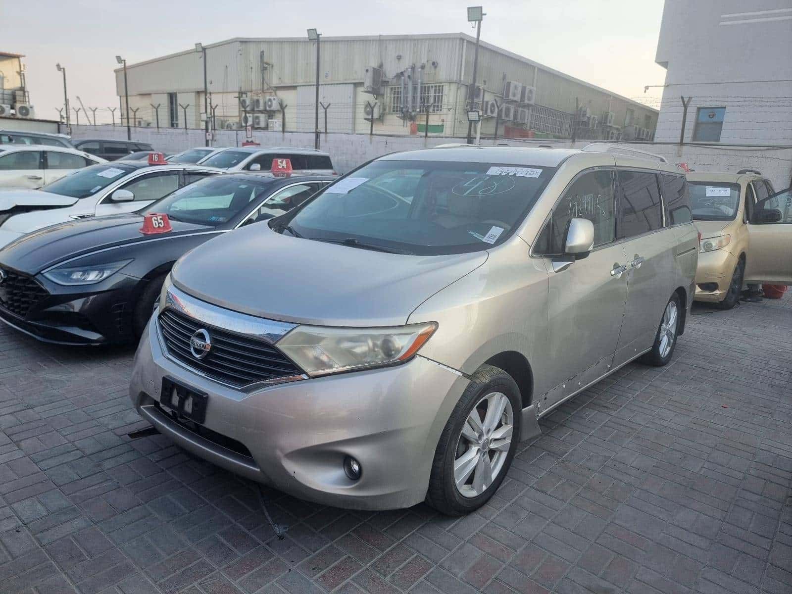 Nissan Quest 2012 thumbnail 1