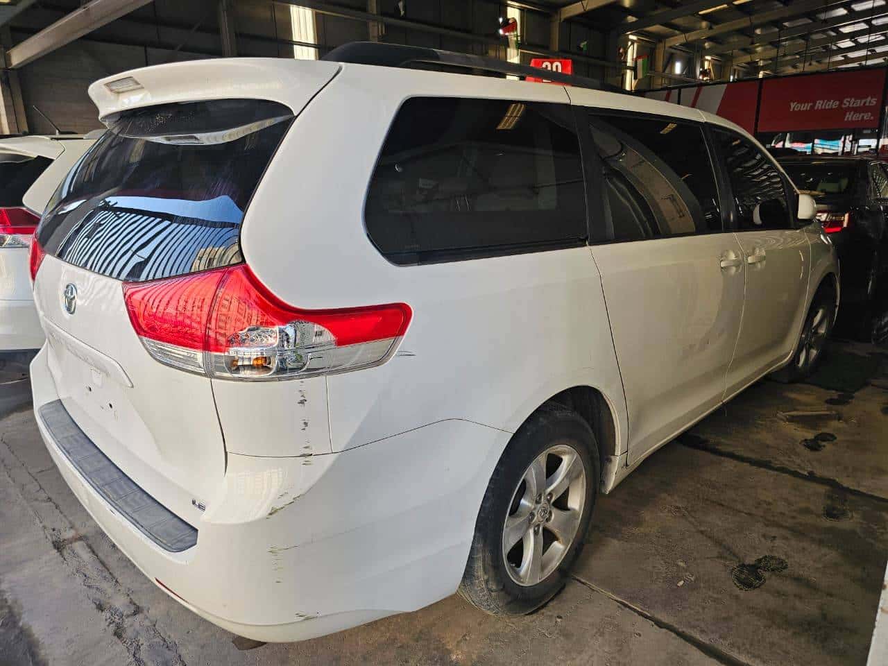 Toyota Sienna 2011 thumbnail 4