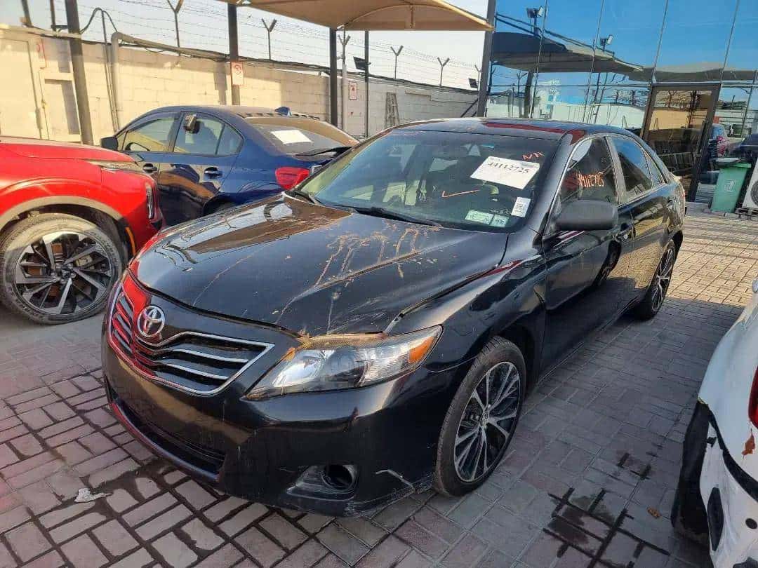2011 Toyota Camry thumbnail 1