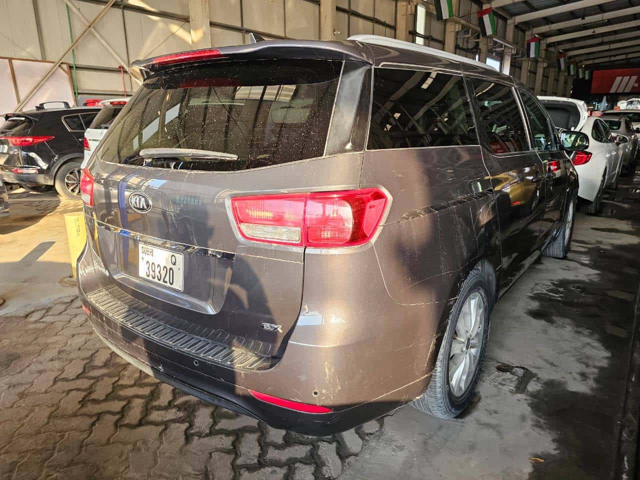 Kia Sedona 2018 thumbnail 3