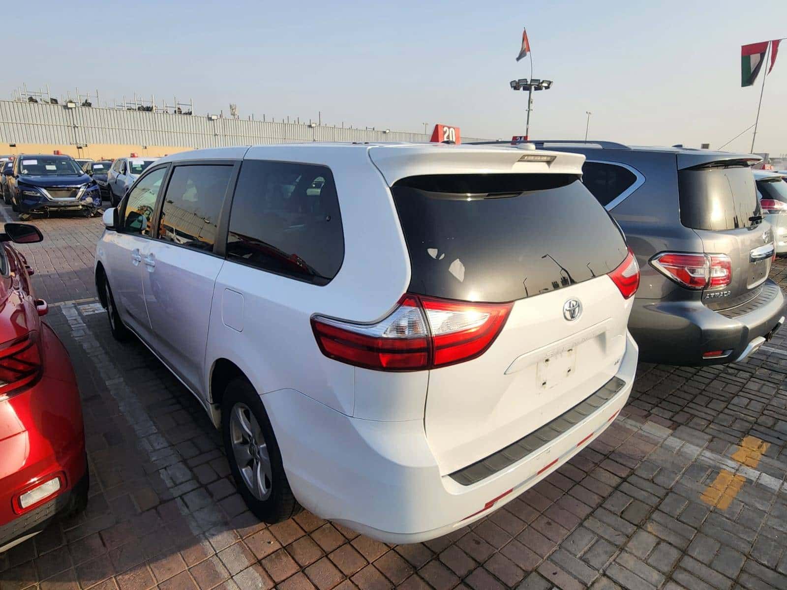Toyota Sienna 2016 thumbnail 2