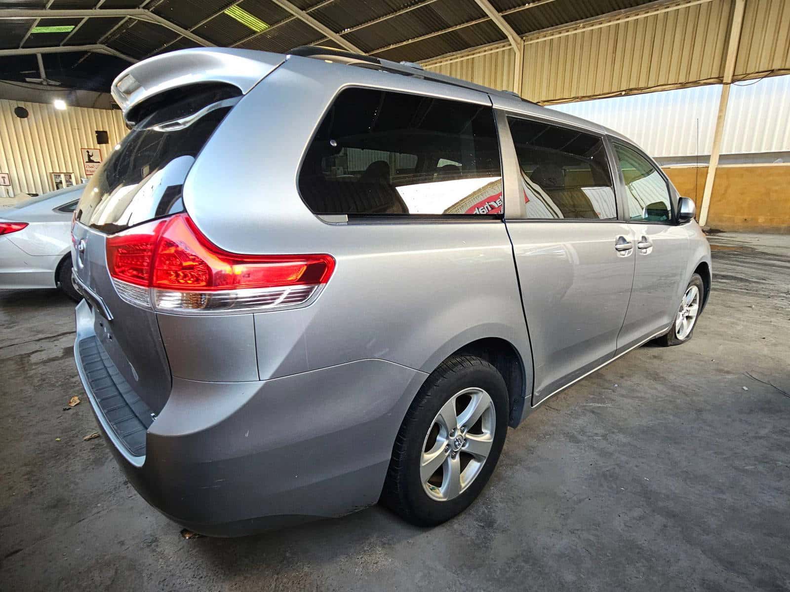 TOYOTA SIENNA 2014 thumbnail 2
