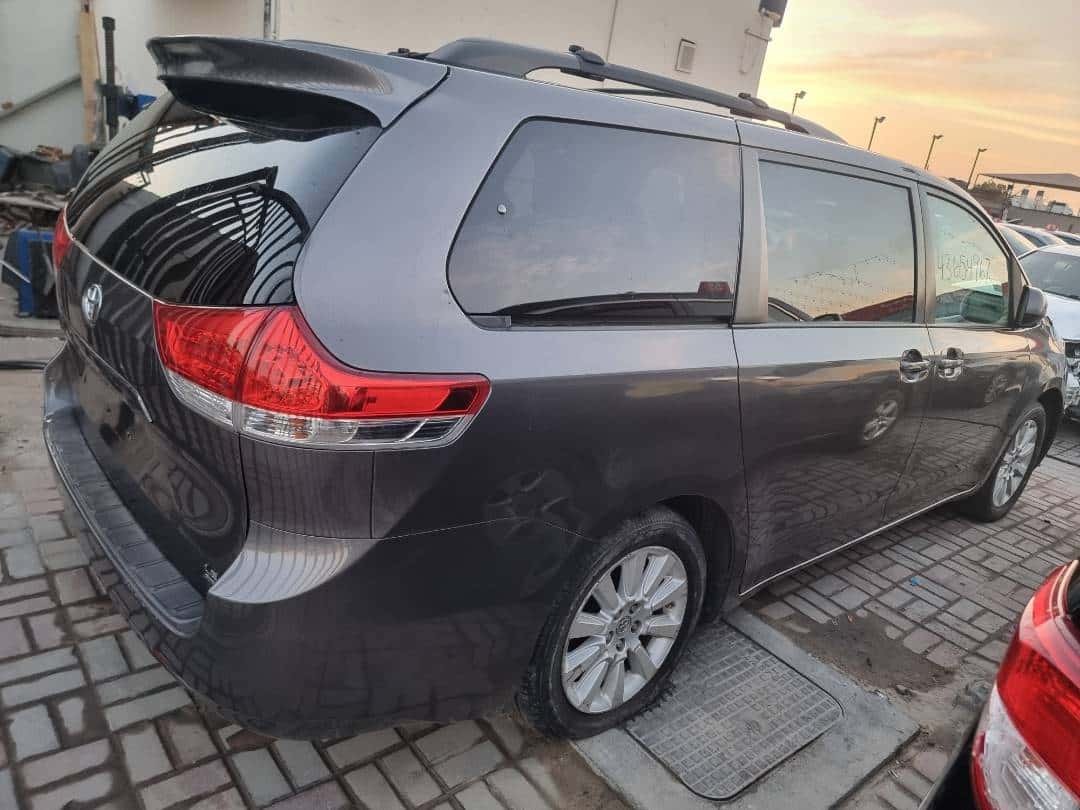TOYOTA SIENNA 2014 thumbnail 5