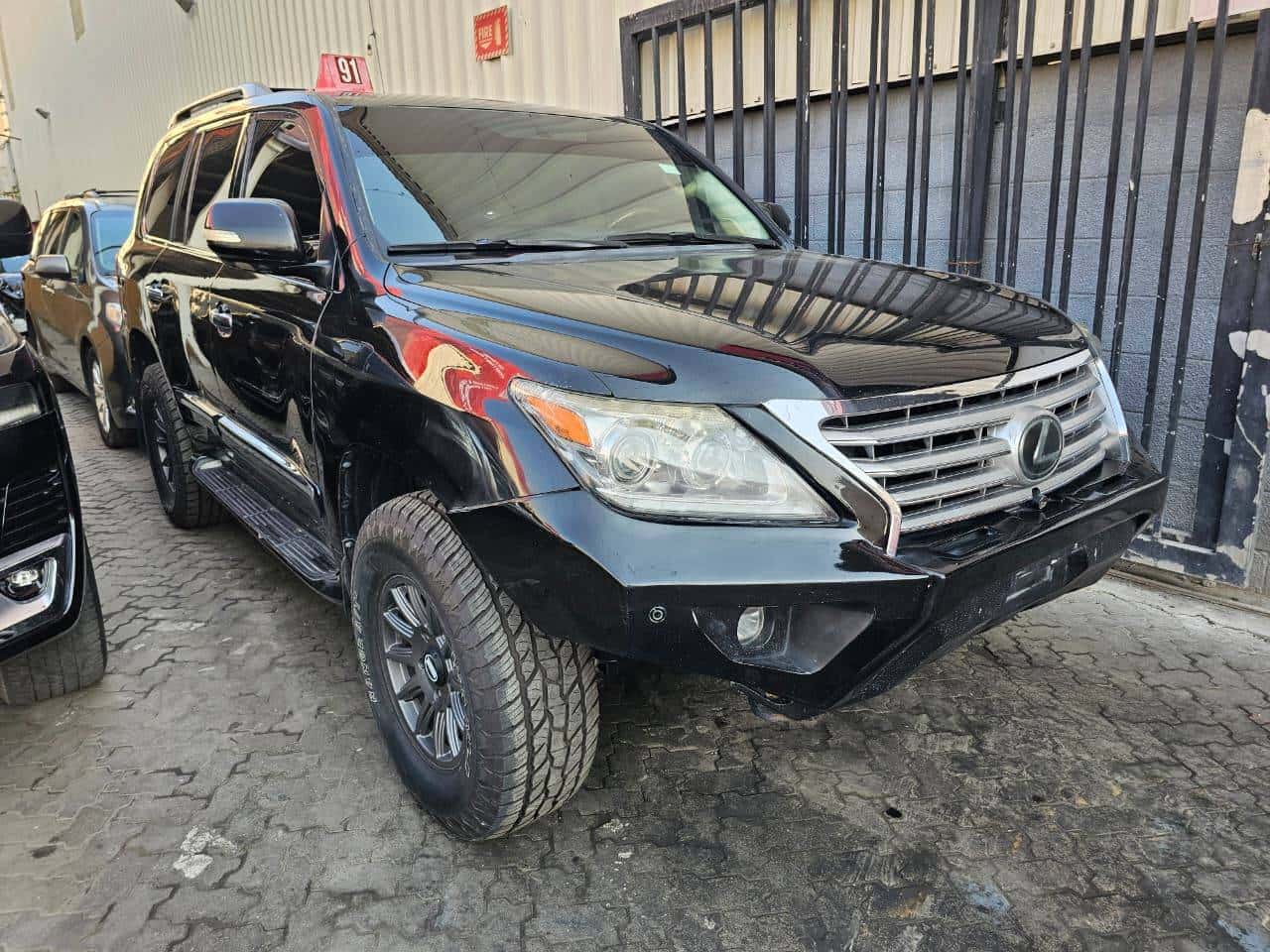 Lexus LX 570 2009 thumbnail 1