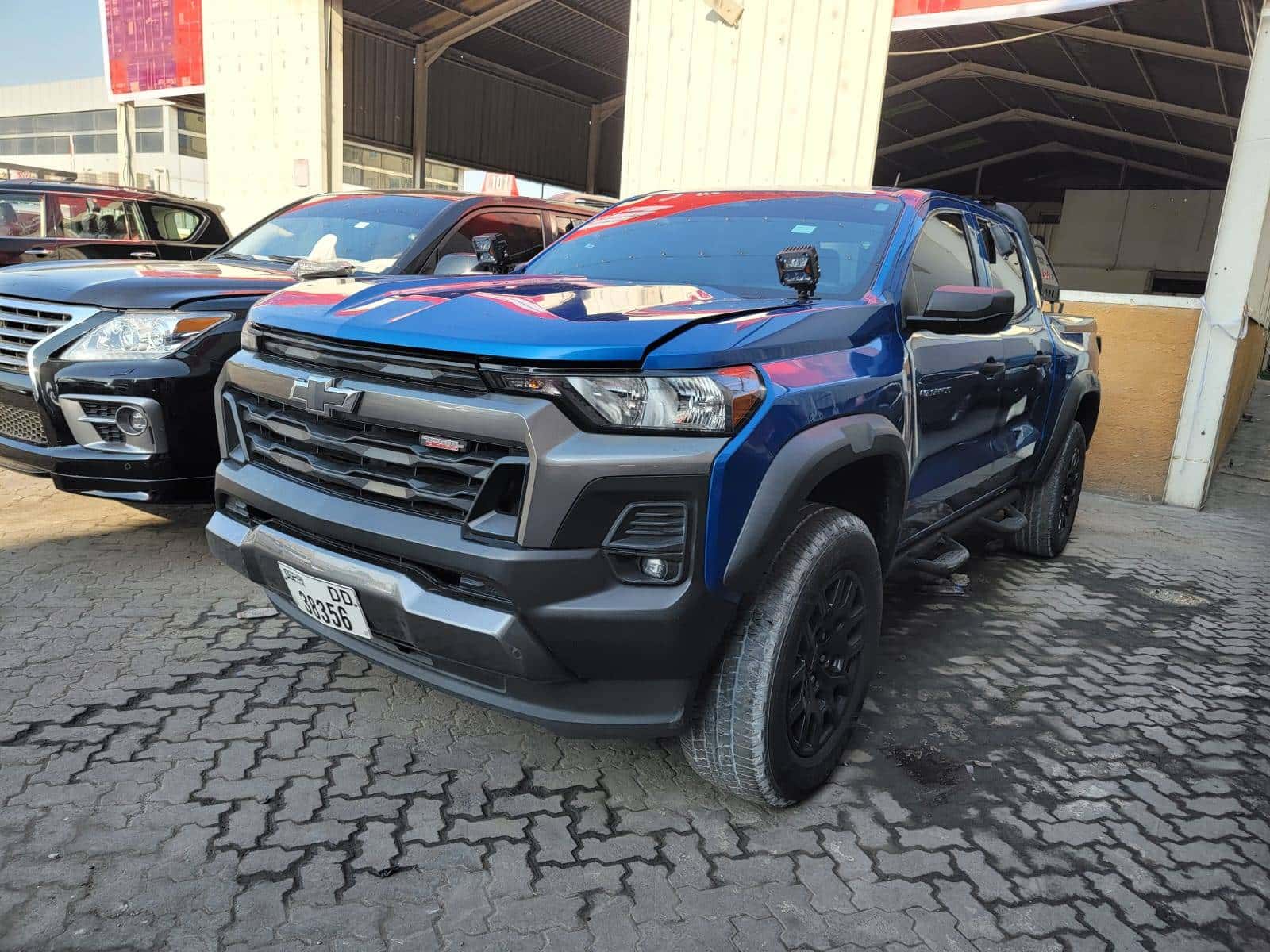 CHEVROLET Colorado 2023 thumbnail 2