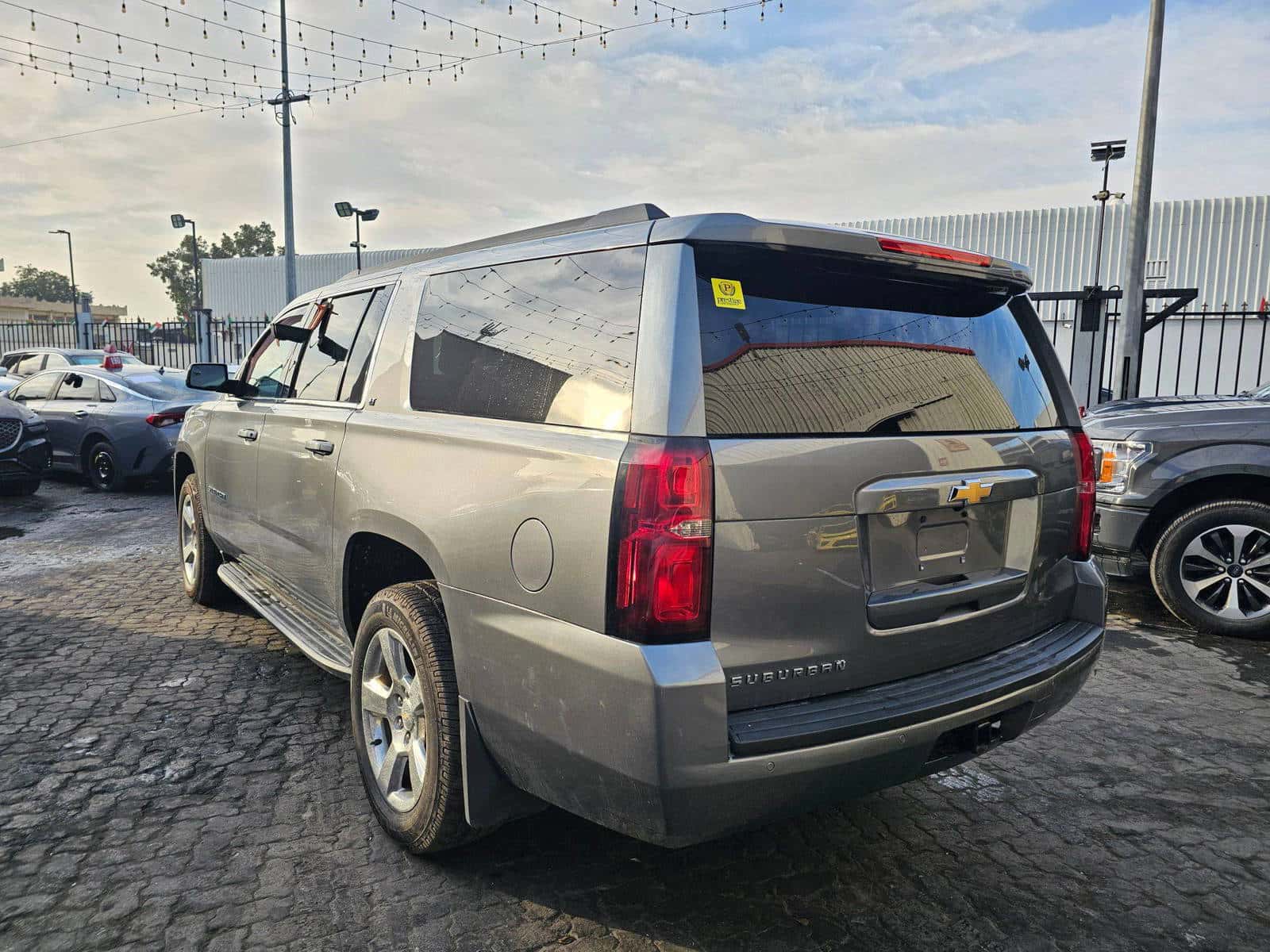 CHEVROLET SUBURBAN - Exterior