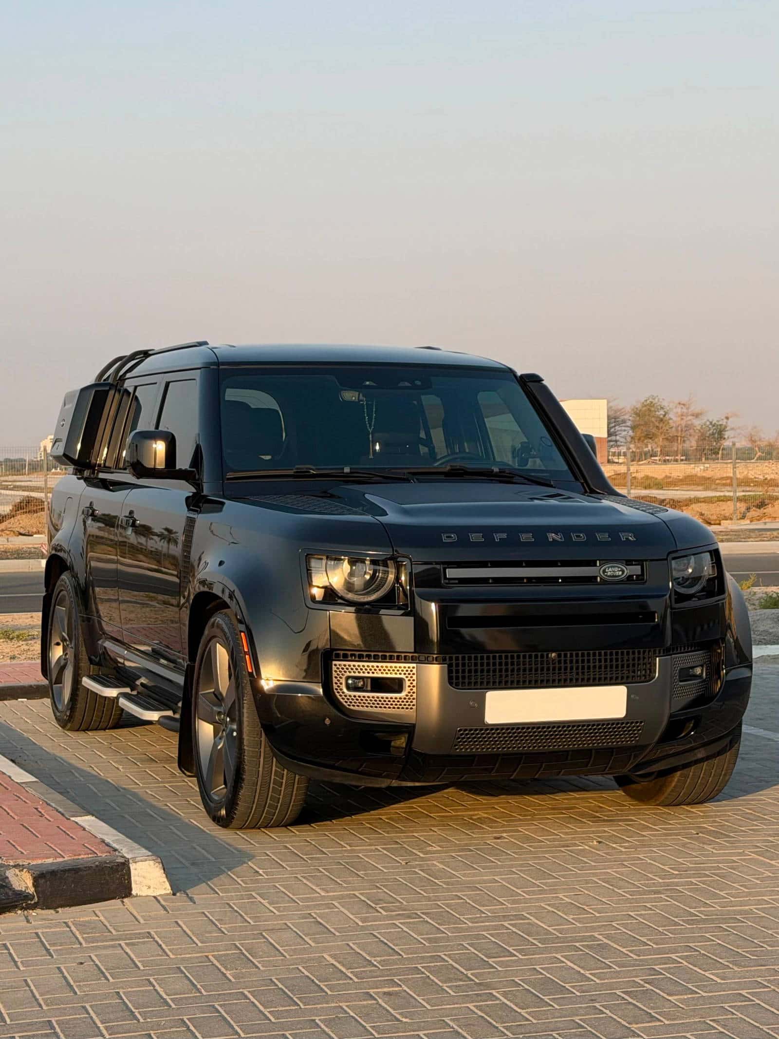 Land Rover DEFENDER 130 X DYNAMIC SE 2024 thumbnail 2