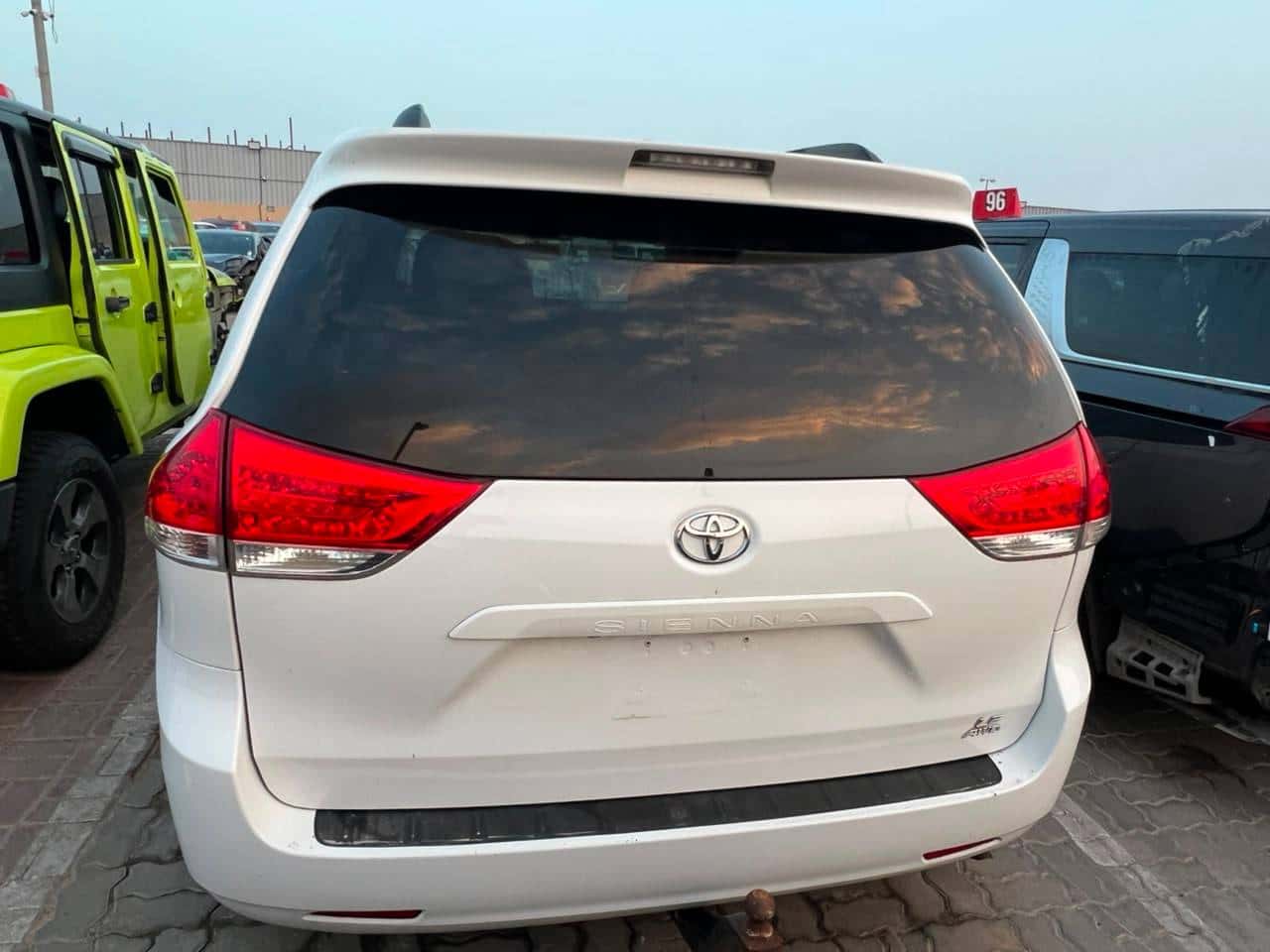 TOYOTA SIENNA 2011 thumbnail 6