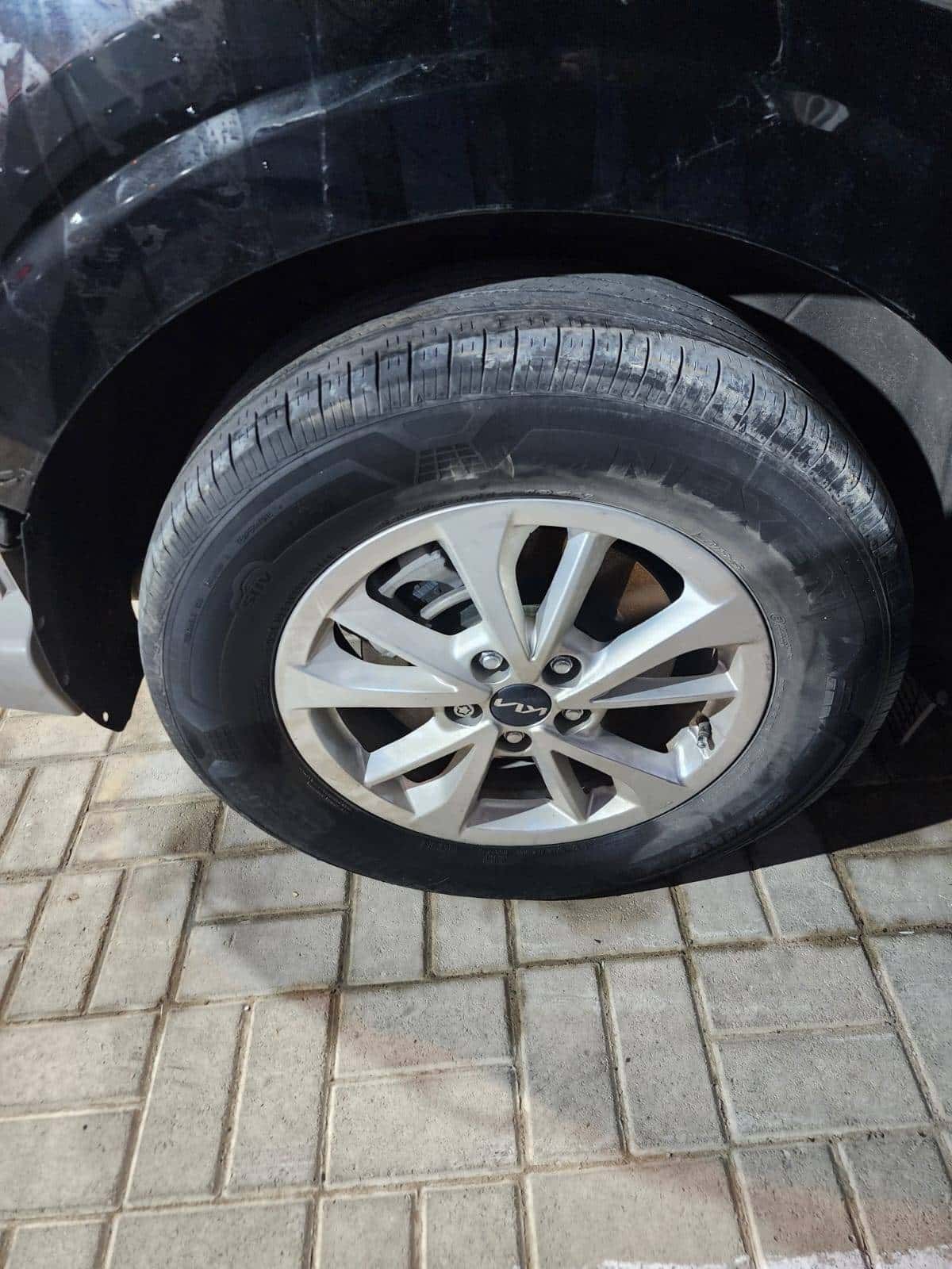 KIA CARNIVAL LX 2023 thumbnail 4