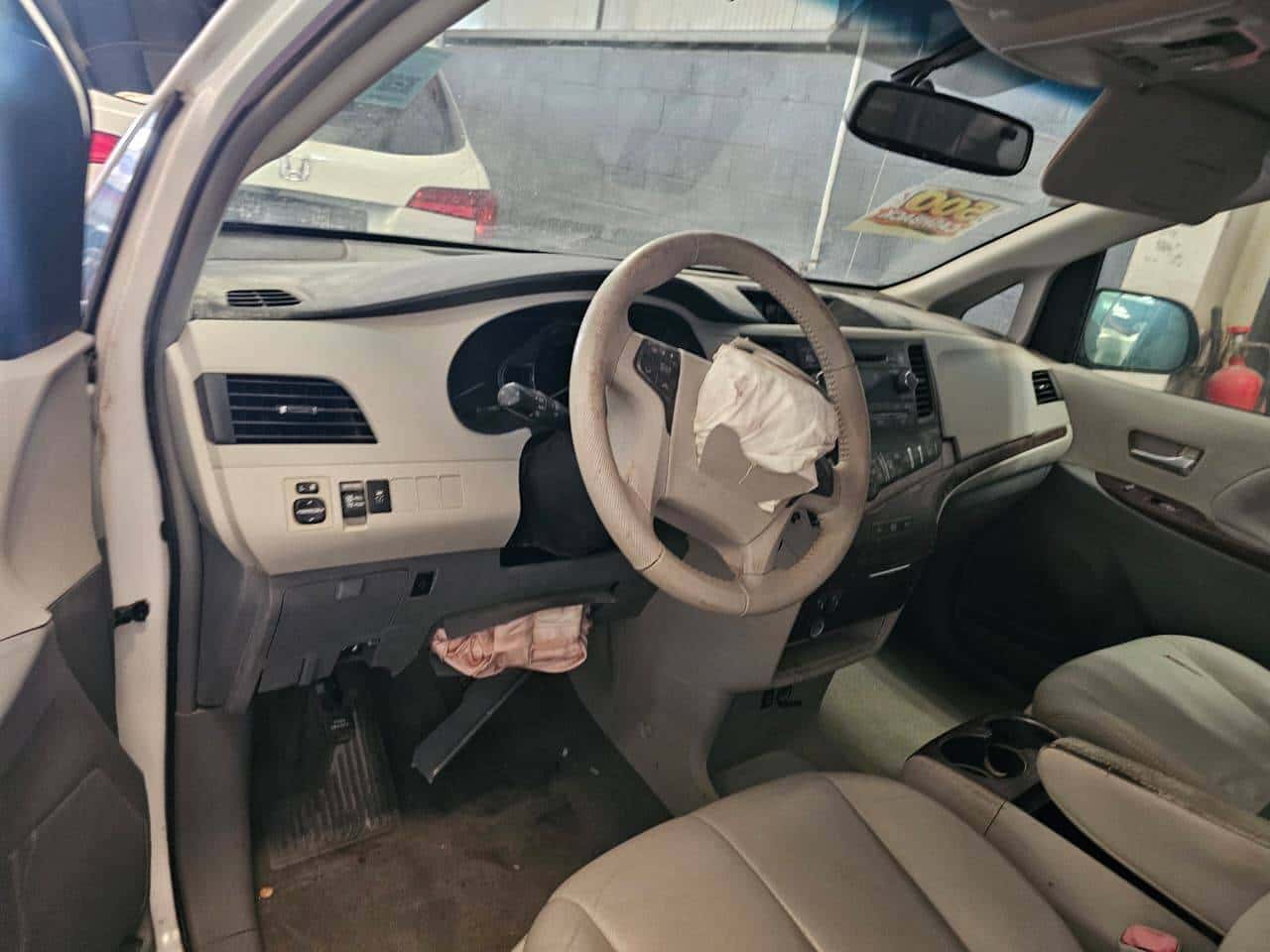 Toyota Sienna 2013 thumbnail 7
