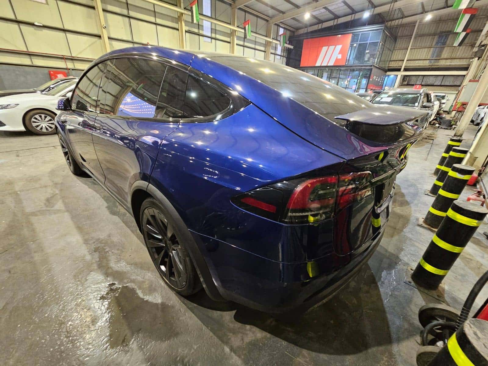 TESLA Model X 2023 thumbnail 6