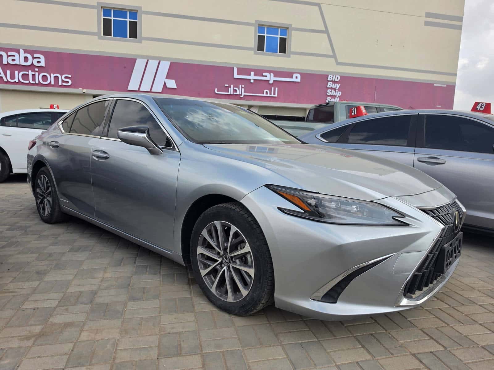 Lexus ES 300H 2022 thumbnail 2