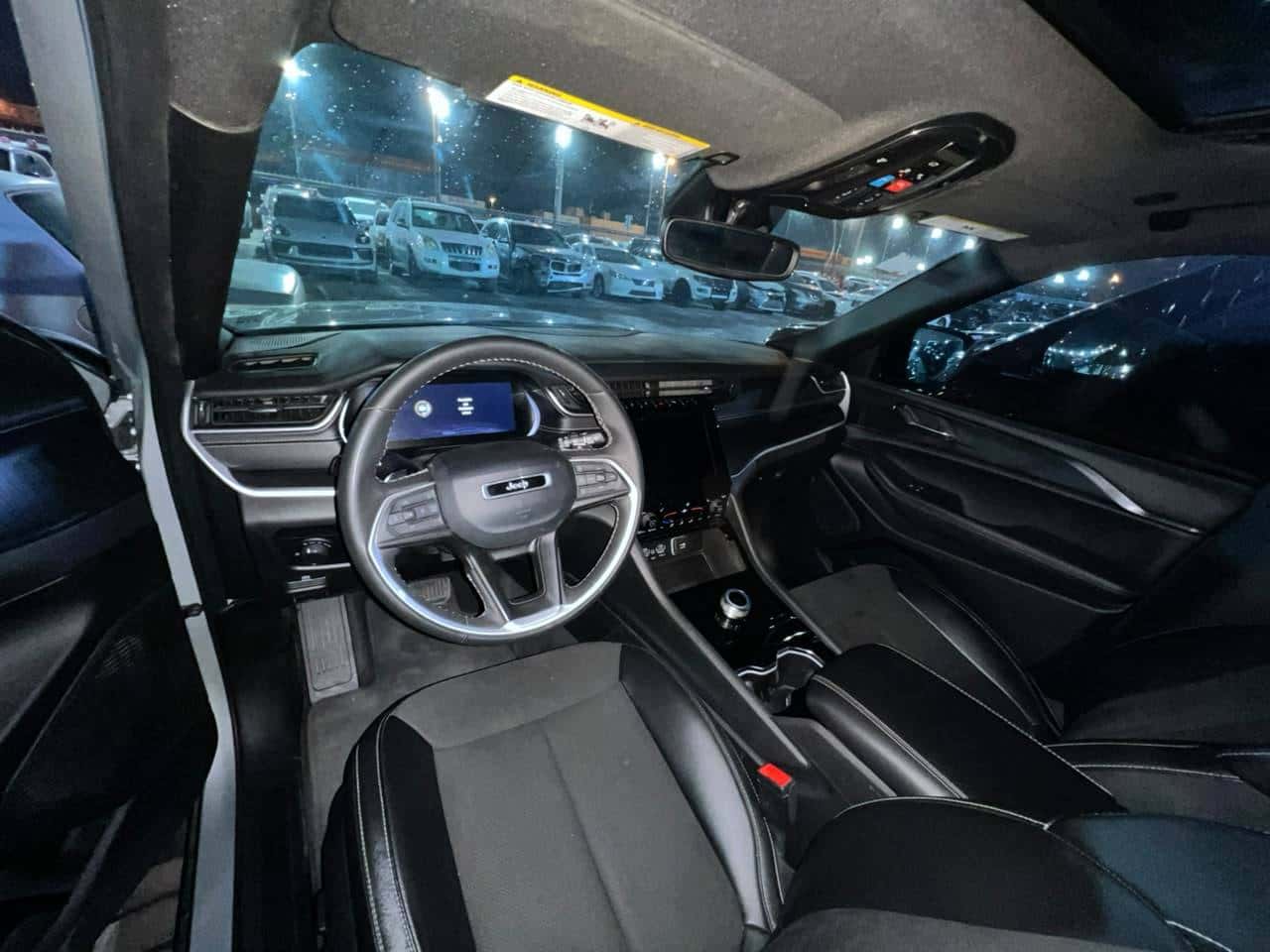 Jeep Grand Cherokee 2024 thumbnail 2