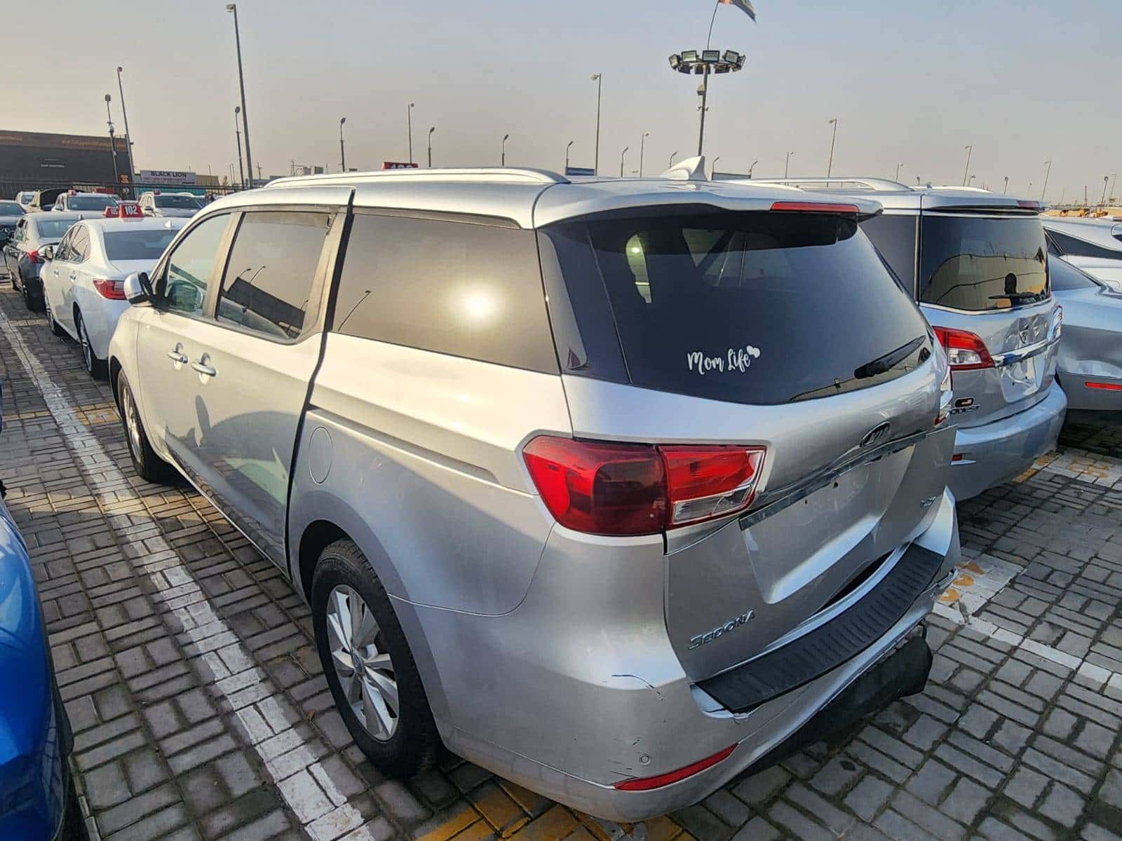 KIA SEDONA 2016 thumbnail 7