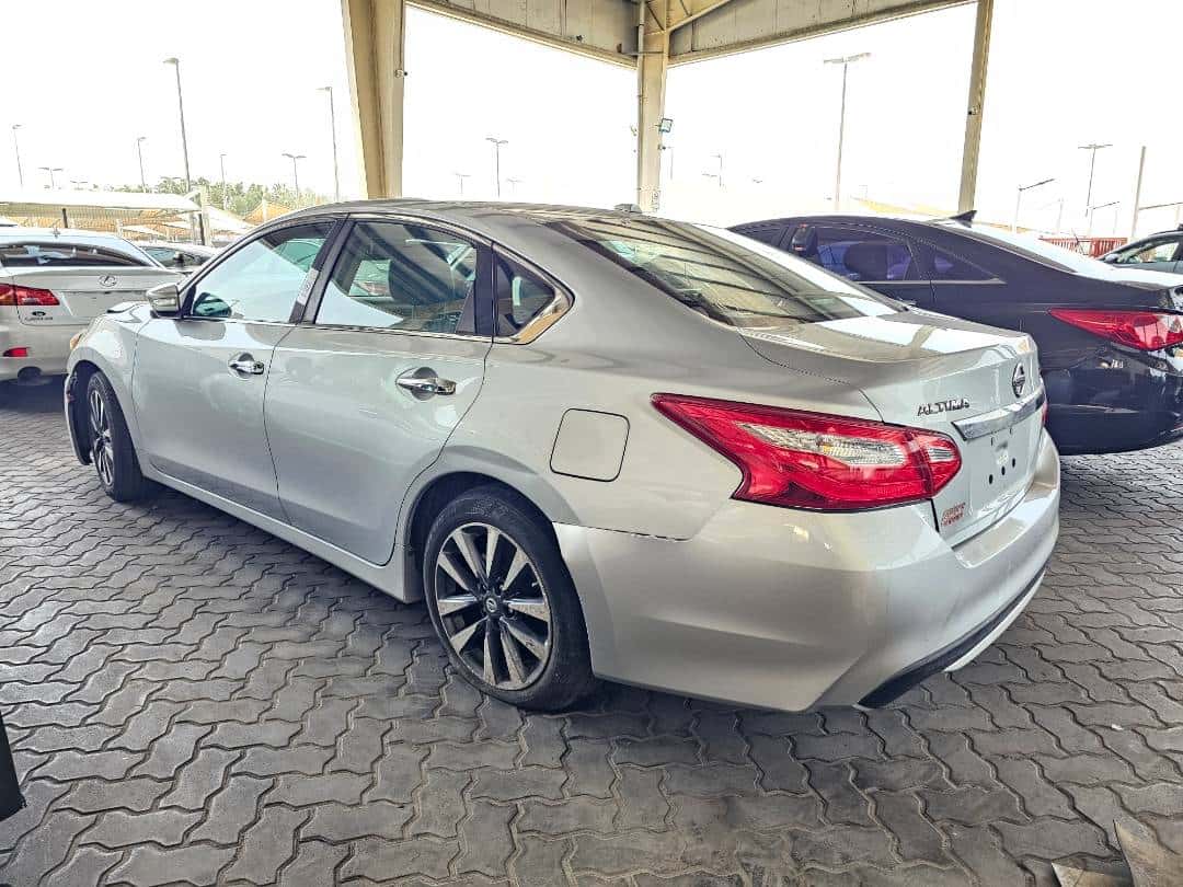 NISSAN ALTIMA - Exterior