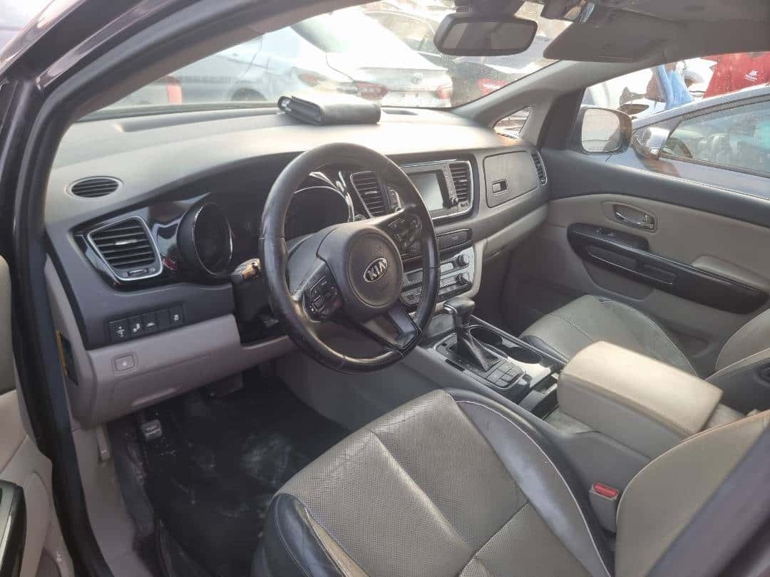 Kia Sedona 2017 thumbnail 5