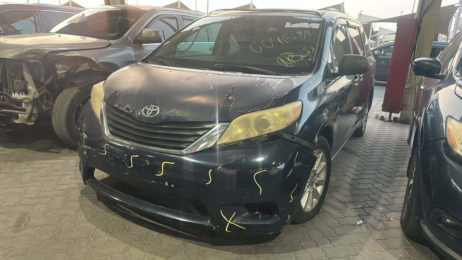 Toyota Sienna 2011 thumbnail 3