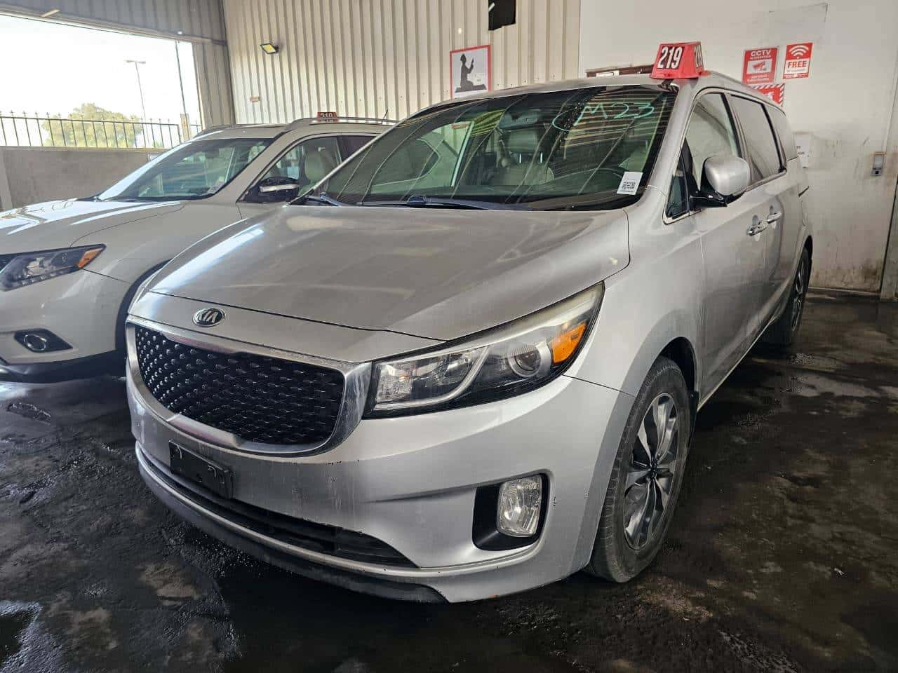 Kia Sedona 2015 thumbnail 3