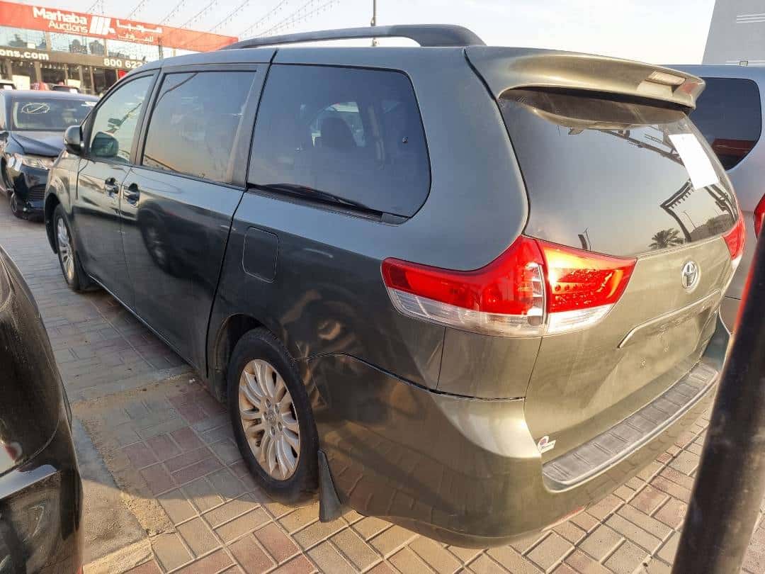 TOYOTA SIENNA - Exterior