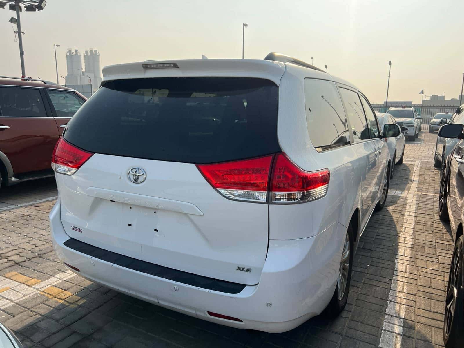 Toyota Sienna 2011 thumbnail 2