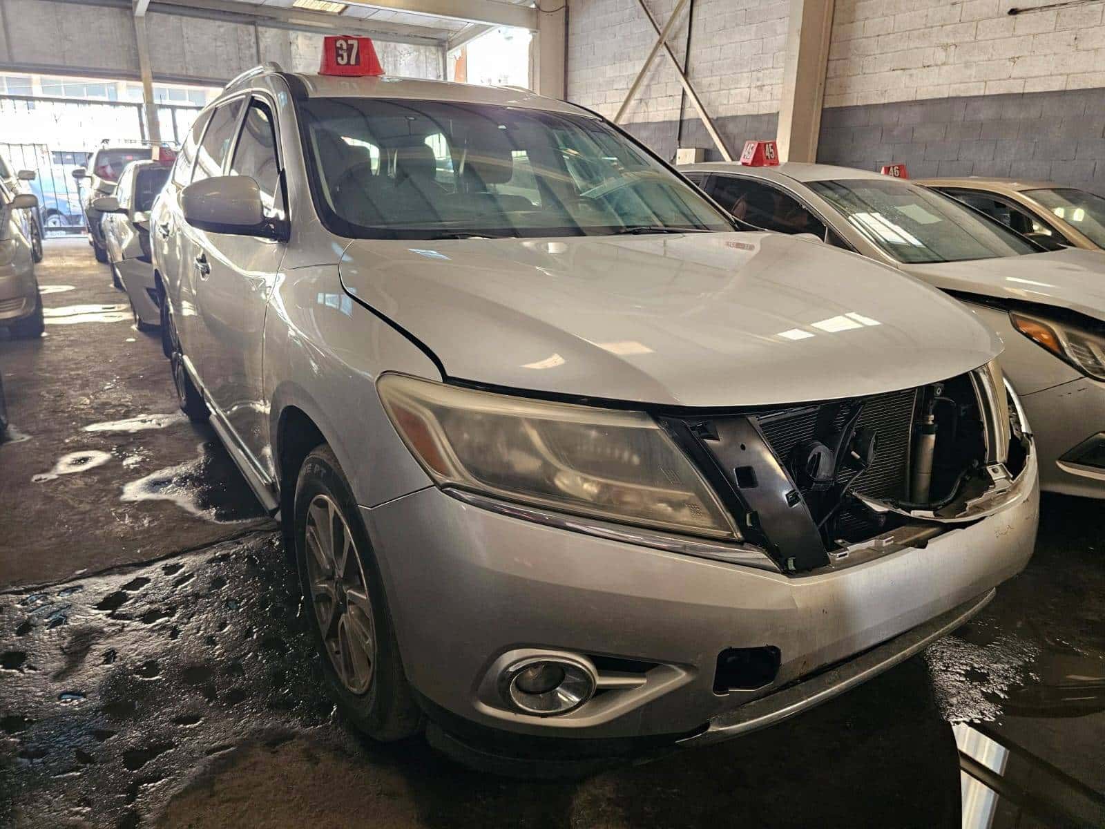 Nissan Pathfinder 2013 thumbnail 2