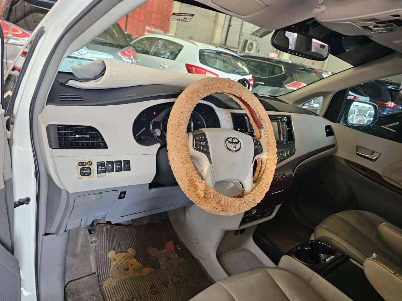 Toyota Sienna 2011 thumbnail 7