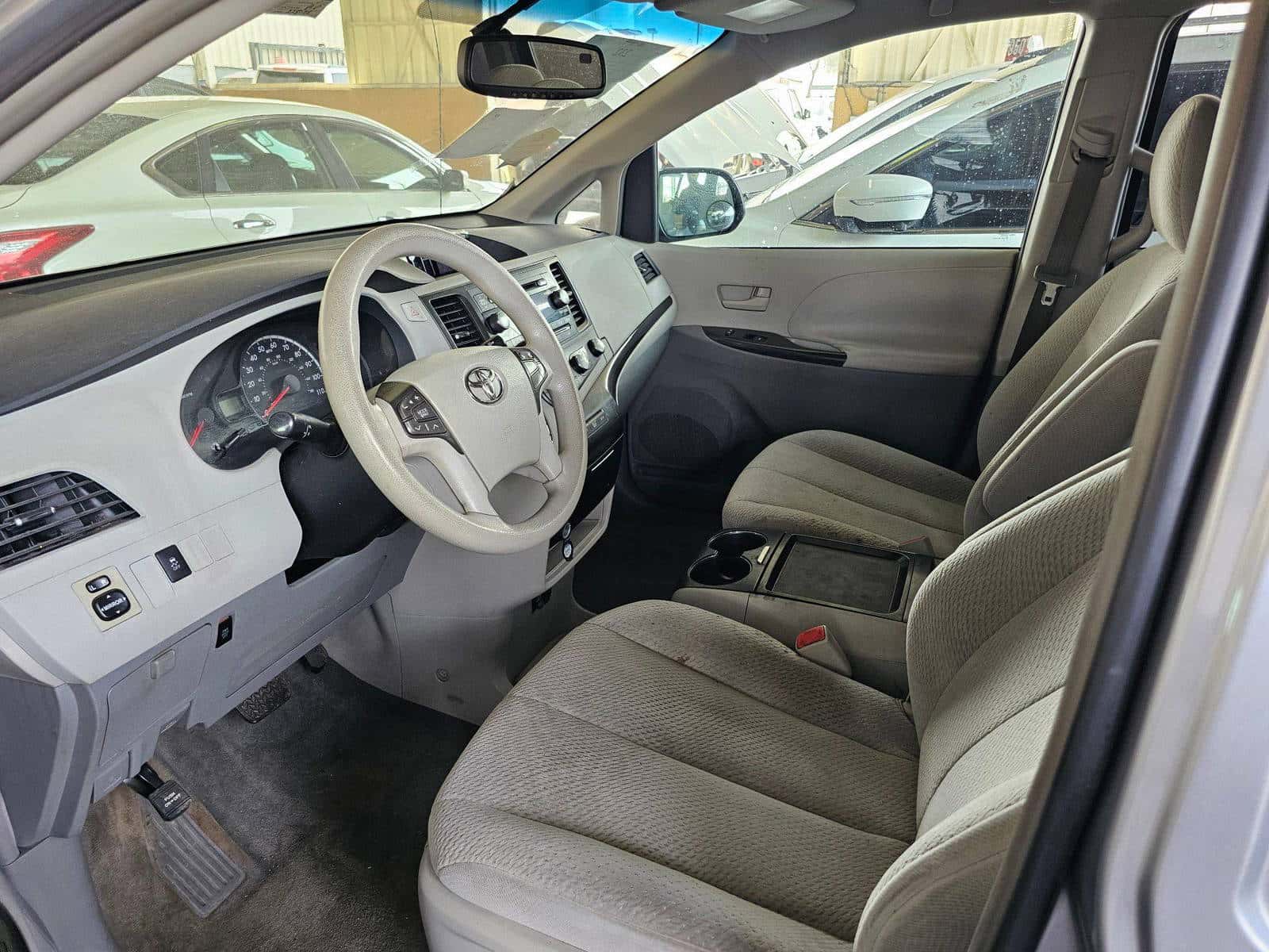 TOYOTA SIENNA 2011 thumbnail 7