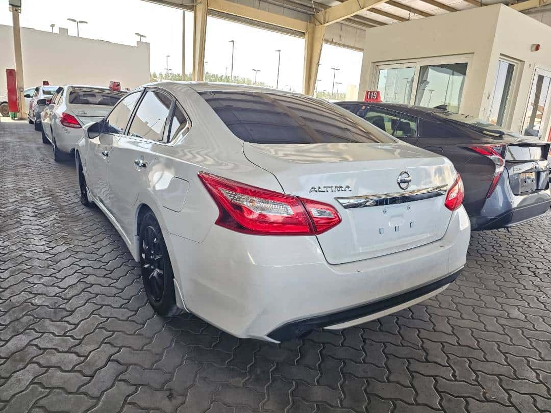 NISSAN ALTIMA - Exterior