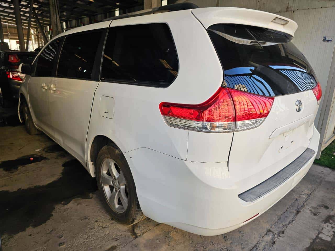 Toyota Sienna 2011 thumbnail 5