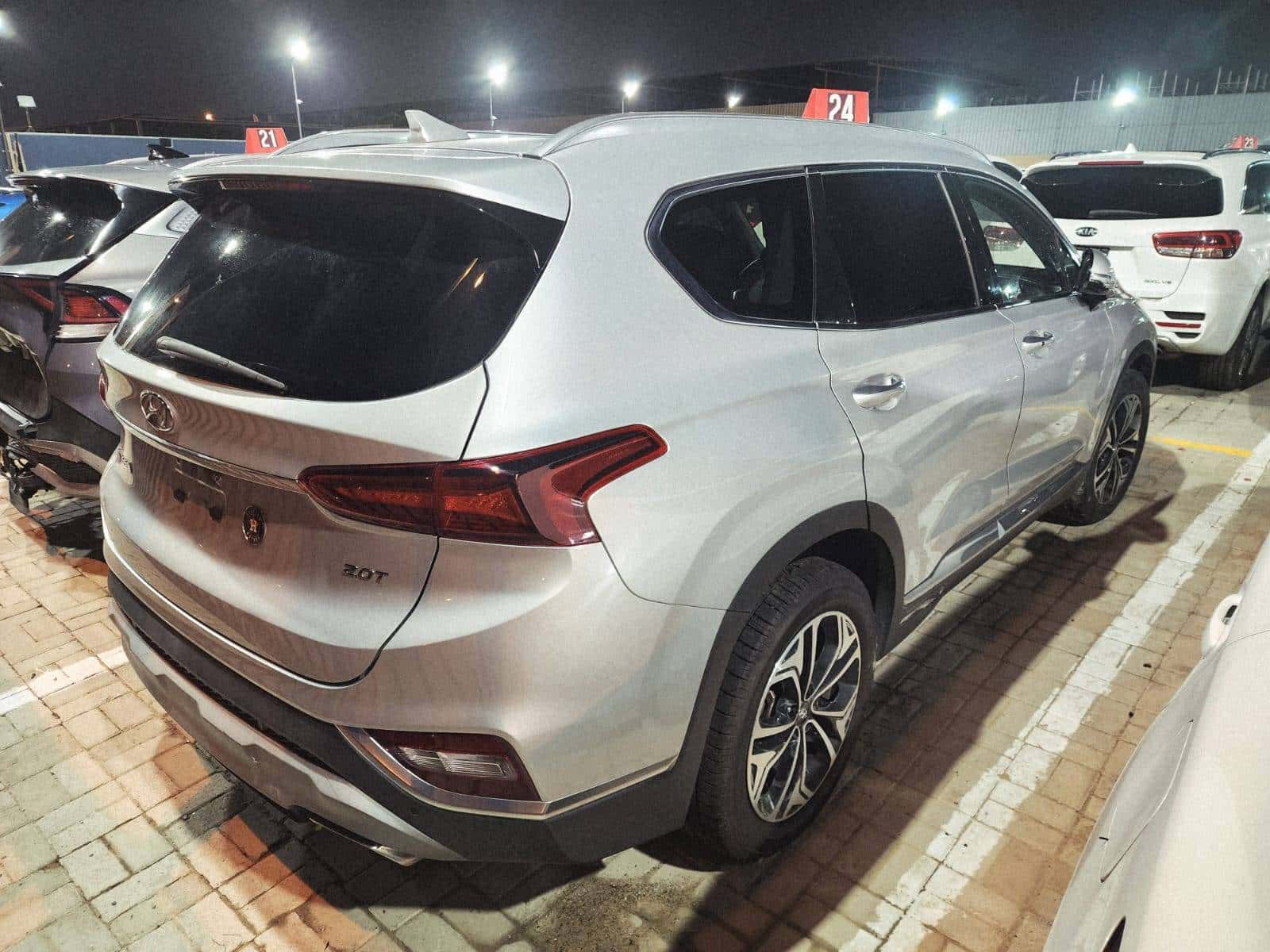 HYUNDAI SANTA FE LIMITED 2019 thumbnail 4