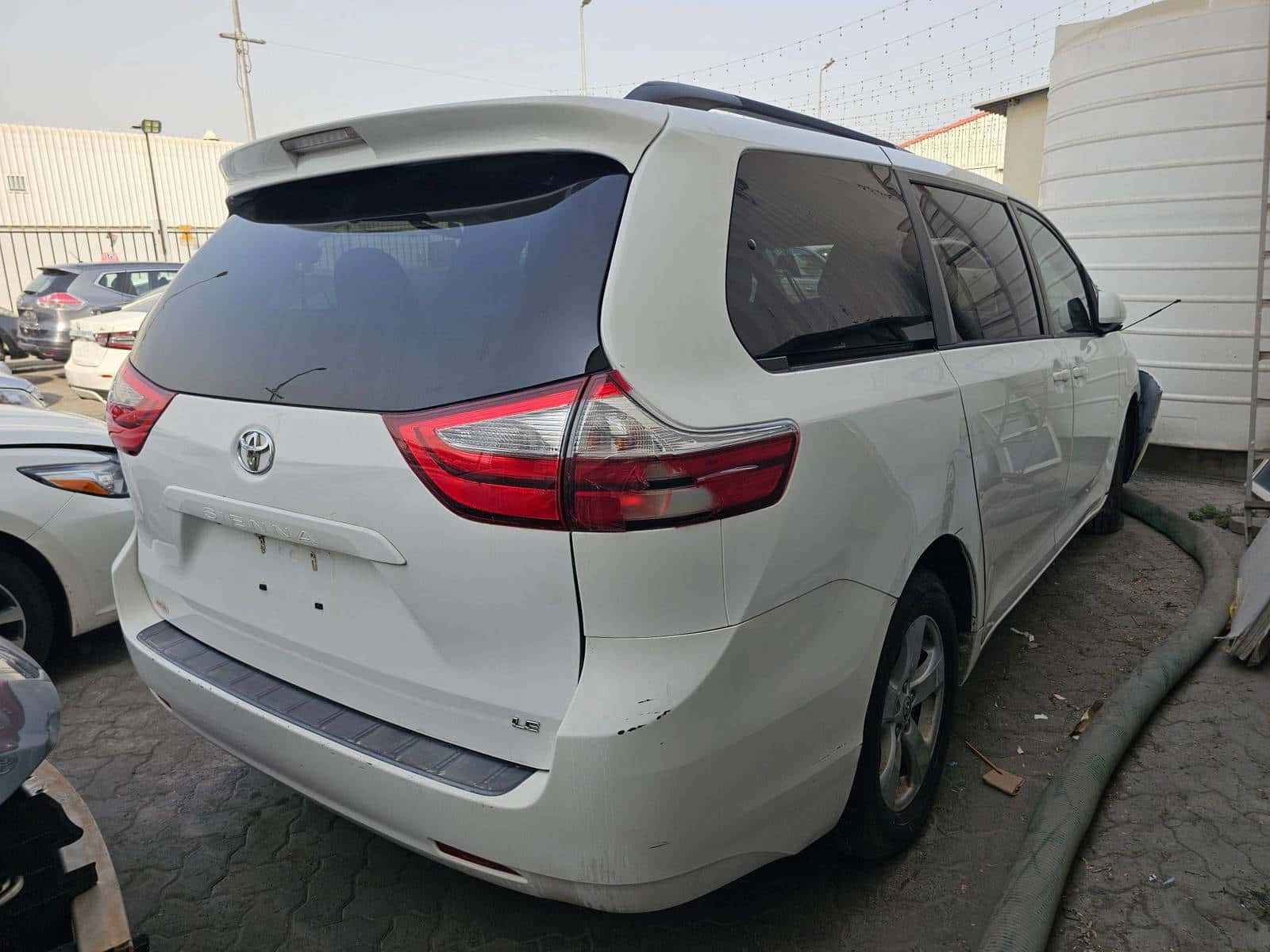 Toyota Sienna 2017 thumbnail 2
