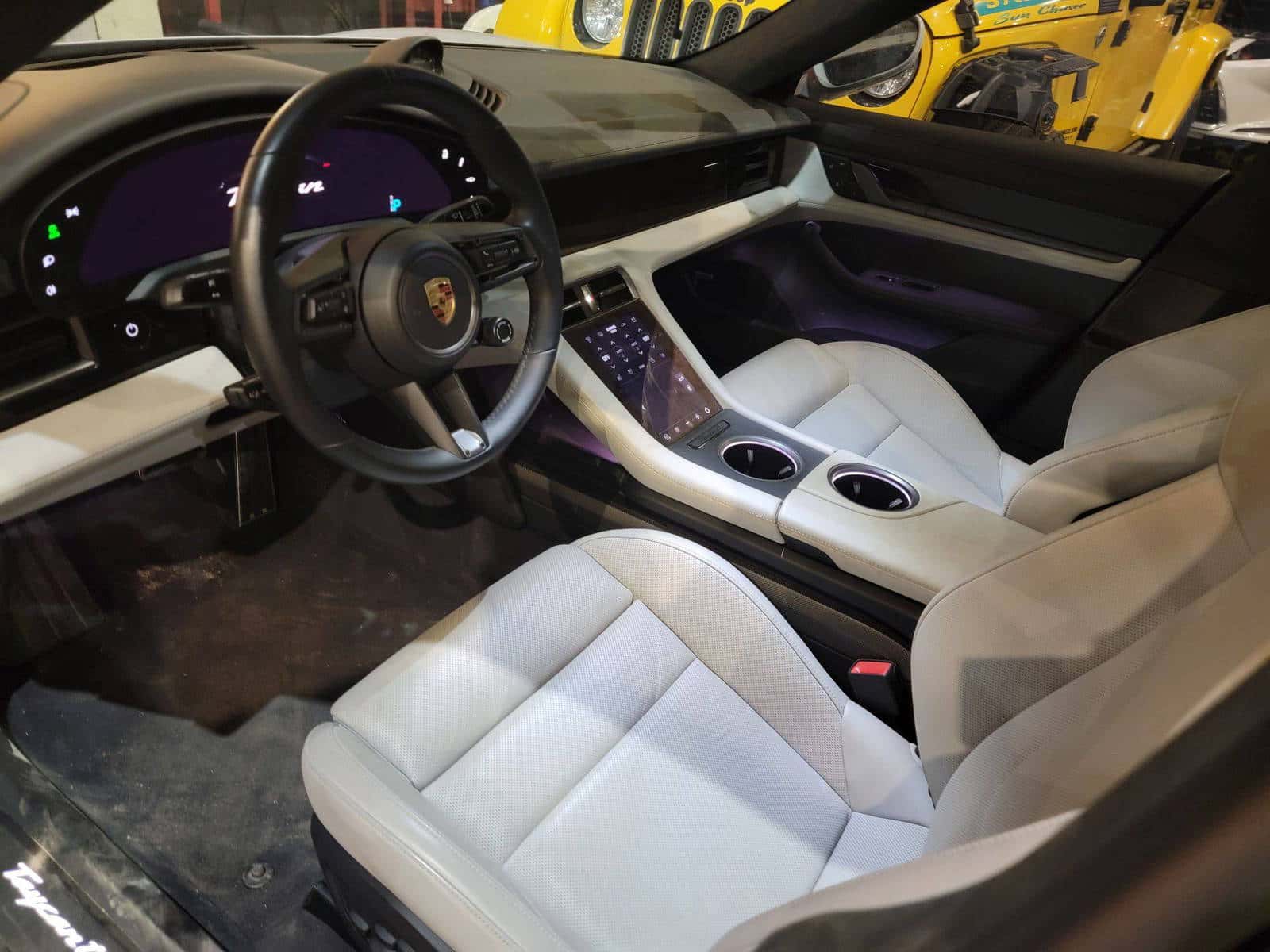 Porsche Taycan 2023 thumbnail 7
