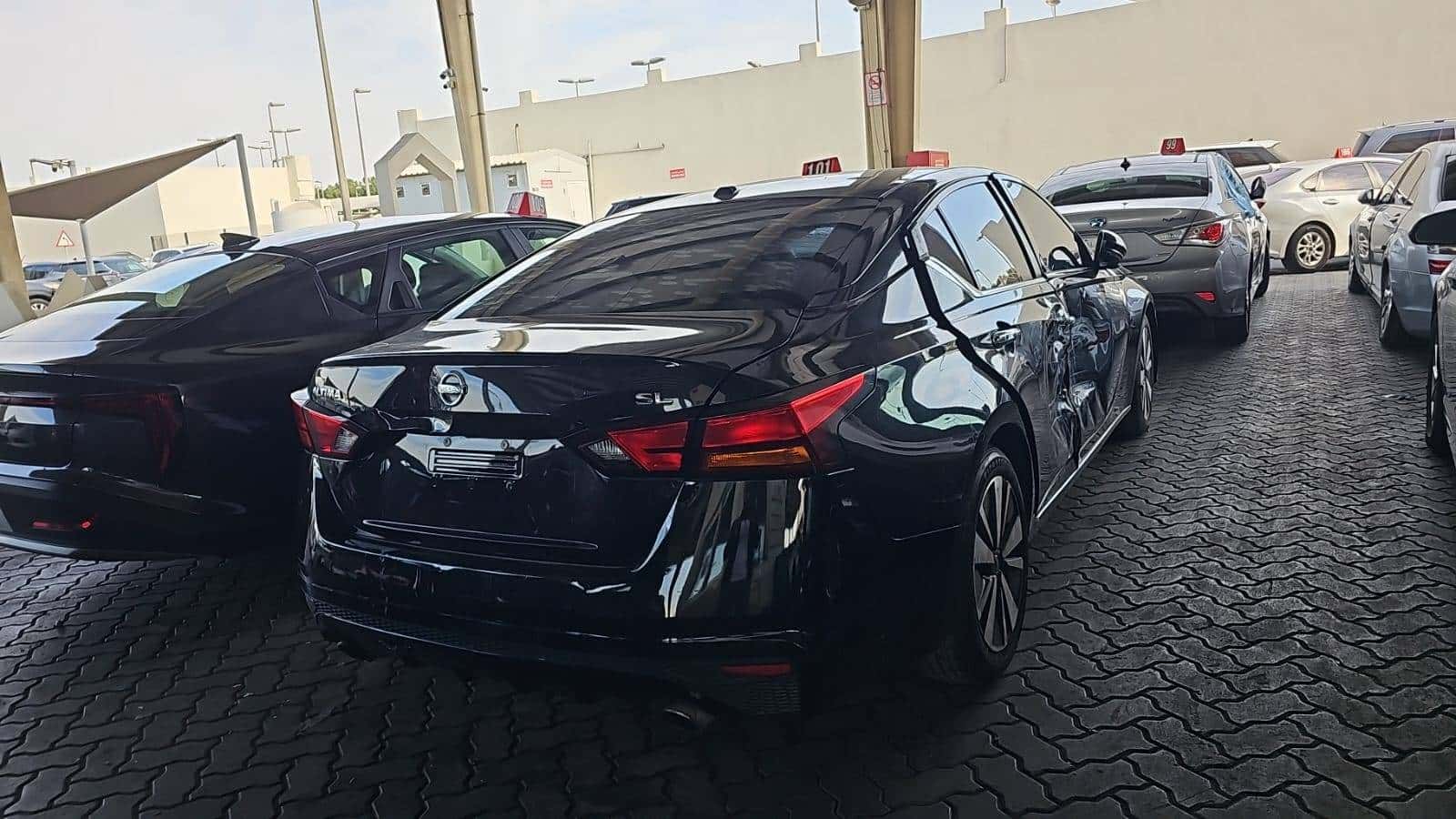 NISSAN ALTIMA - Exterior