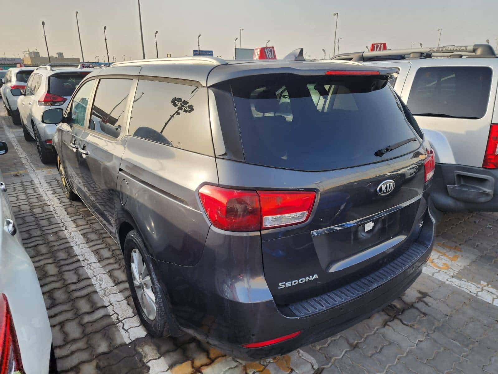 Kia Sedona 2016 thumbnail 7