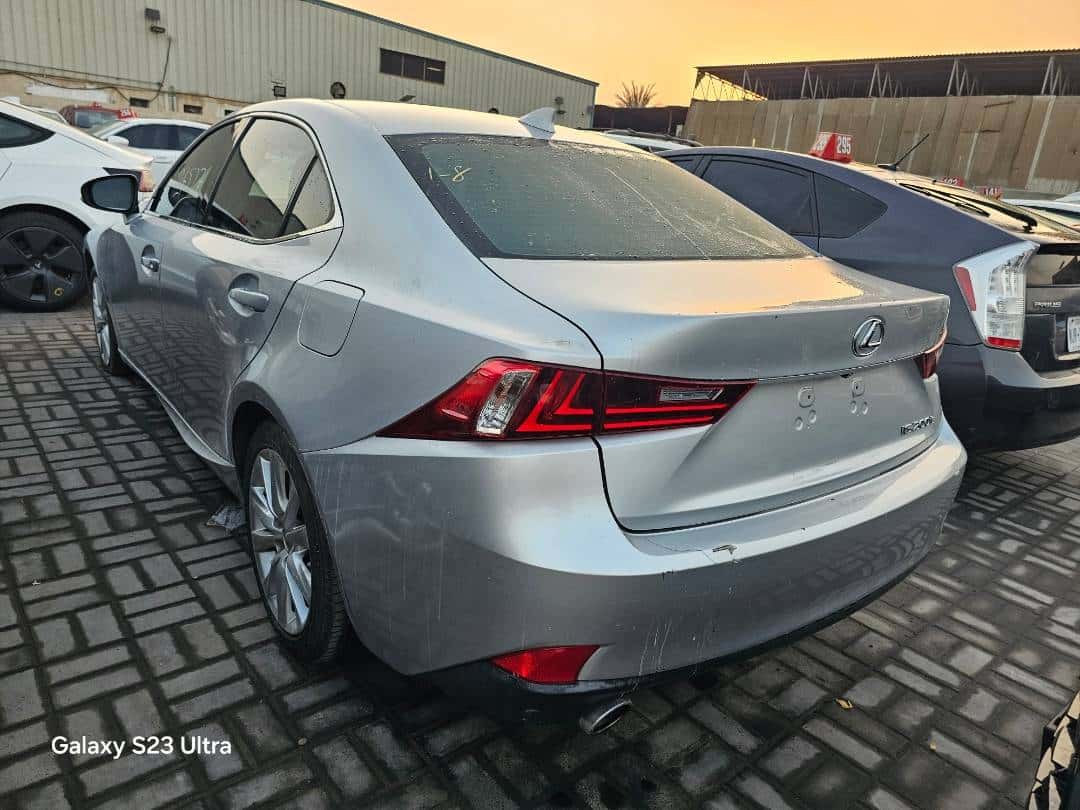 LEXUS IS 200T - Exterior