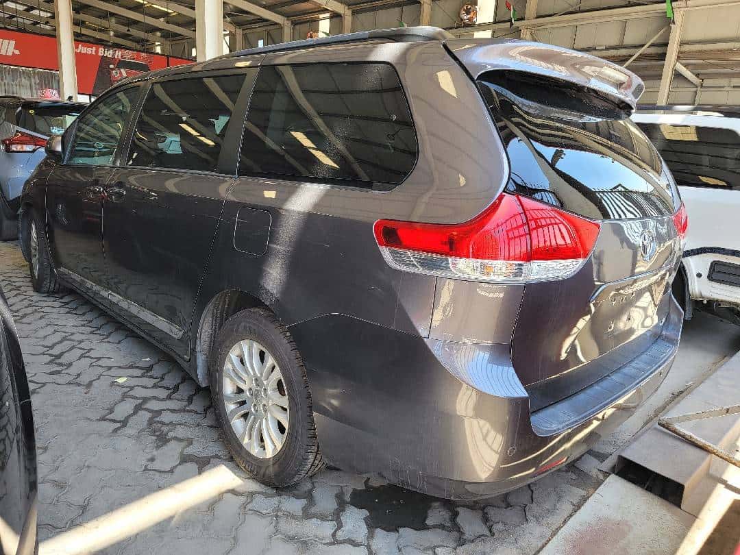 TOYOTA SIENNA 2013 thumbnail 1