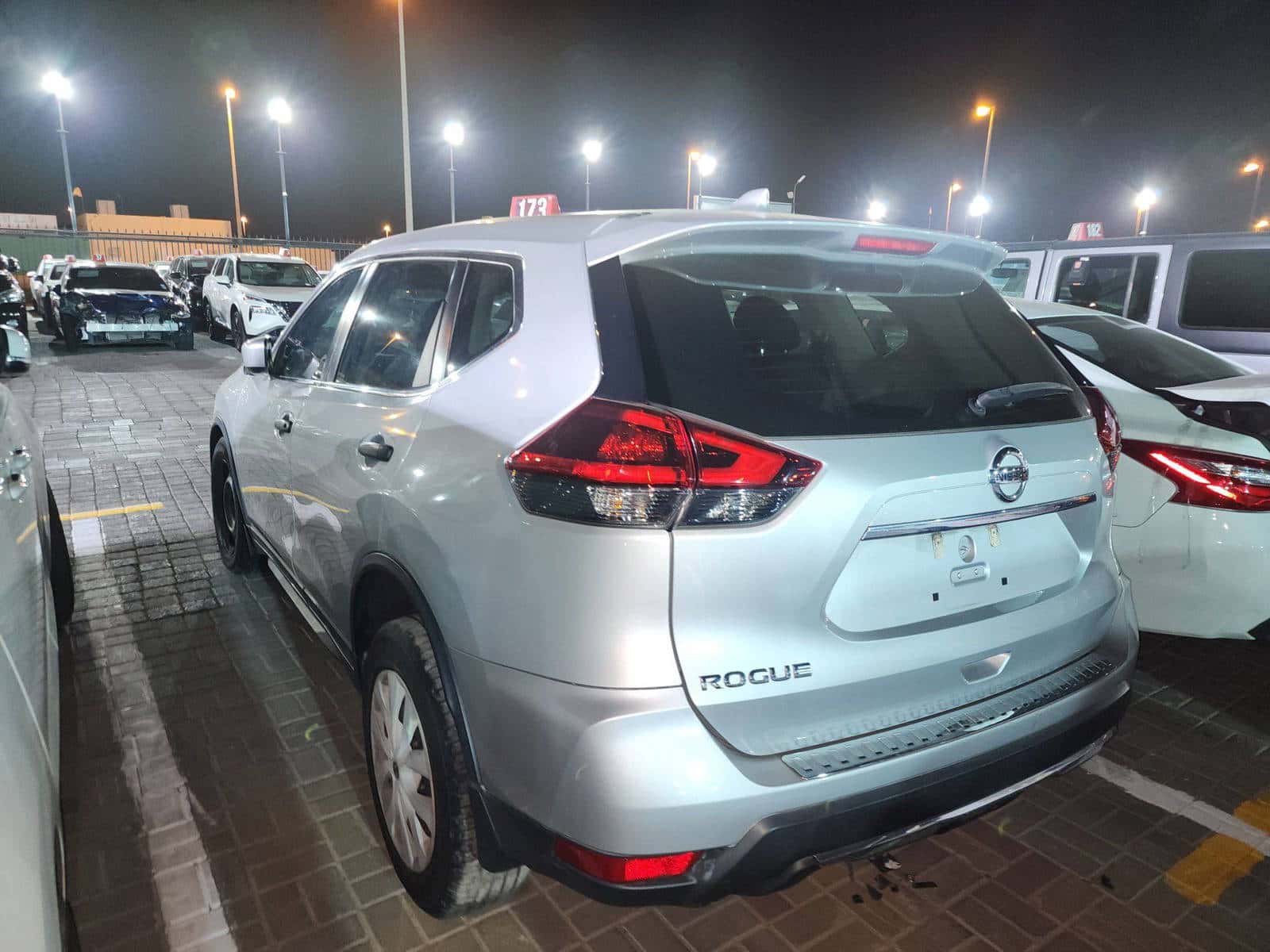 Nissan Rogue 2018 thumbnail 2